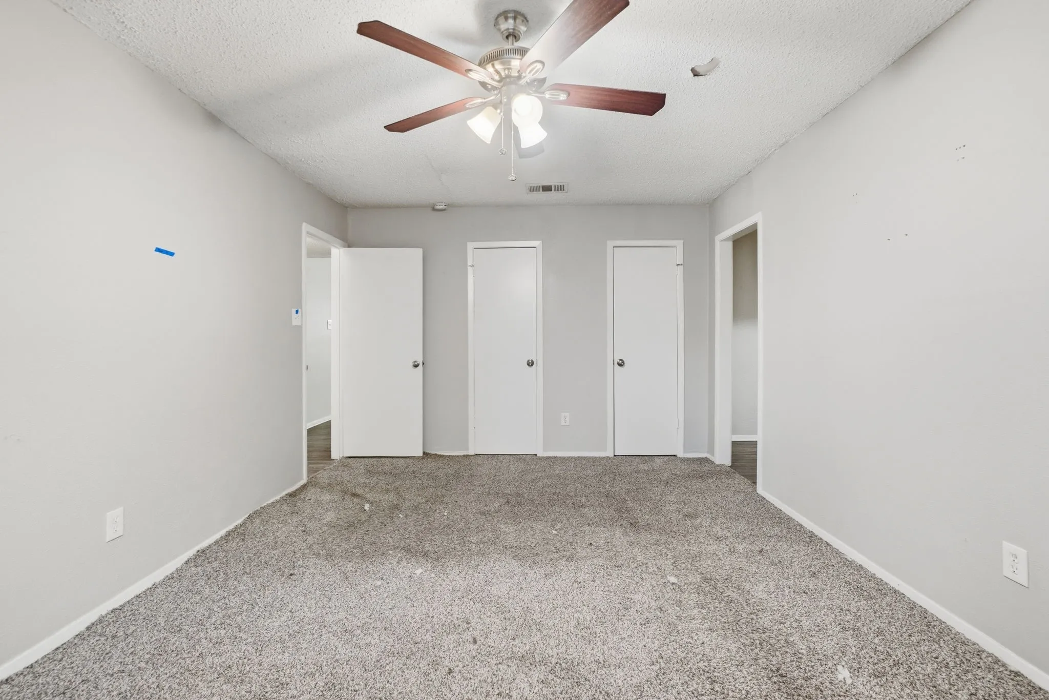 Single Family Residence For Sale in Dallas County , 1137 Meadow Creek Court, Lancaster, Texas 75146, 3 Bedroom, 2 Bathroom, 2 Garage spaces, 1,597 Sqft, built in 1979, mls#21268043, Real Estate Agent in Lancaster, Homes For Sale in Dallas county, Homes For Sale in Lancaster, Realtor in Lancaster Texas, Real Estate Brokerage Independent Realty Texas, Luminita Cordes Realtor