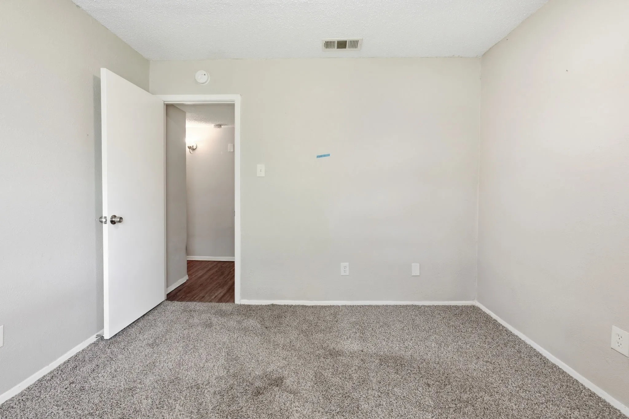 Single Family Residence For Sale in Dallas County , 1137 Meadow Creek Court, Lancaster, Texas 75146, 3 Bedroom, 2 Bathroom, 2 Garage spaces, 1,597 Sqft, built in 1979, mls#21268043, Real Estate Agent in Lancaster, Homes For Sale in Dallas county, Homes For Sale in Lancaster, Realtor in Lancaster Texas, Real Estate Brokerage Independent Realty Texas, Luminita Cordes Realtor