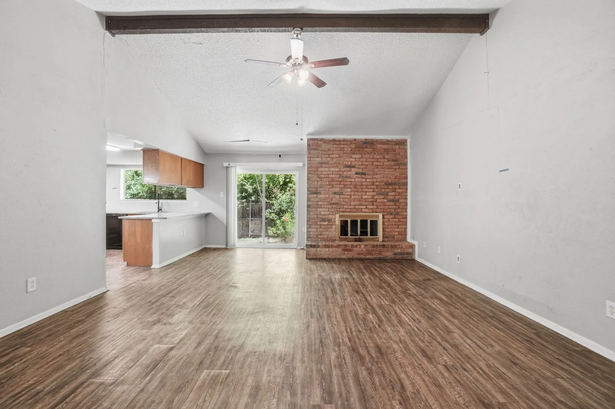 Single Family Residence For Sale in Dallas County , 1137 Meadow Creek Court, Lancaster, Texas 75146, 3 Bedroom, 2 Bathroom, 2 Garage spaces, 1,597 Sqft, built in 1979, mls#21268043, Real Estate Agent in Lancaster, Homes For Sale in Dallas county, Homes For Sale in Lancaster, Realtor in Lancaster Texas, Real Estate Brokerage Independent Realty Texas, Luminita Cordes Realtor
