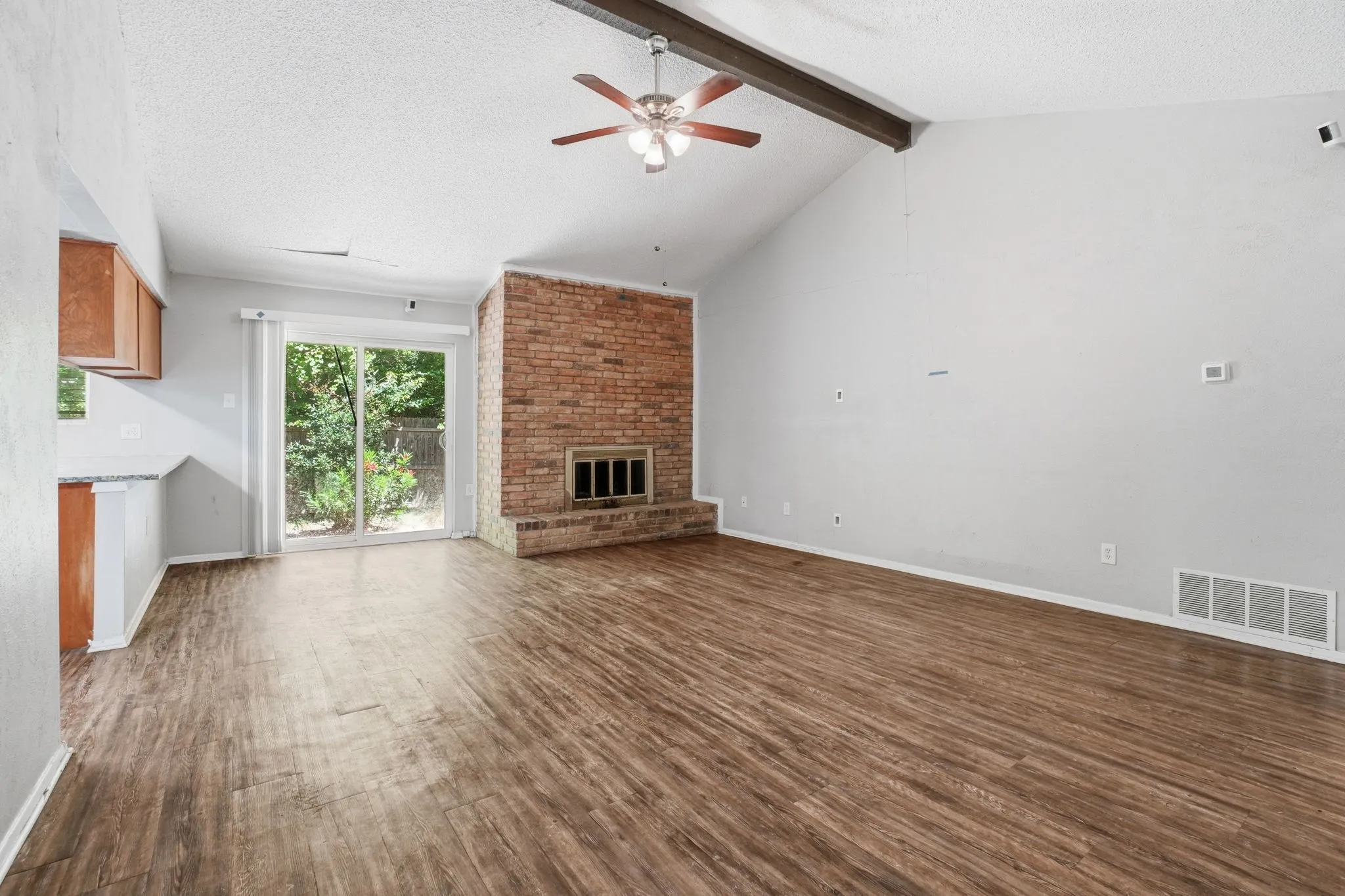 Single Family Residence For Sale in Dallas County , 1137 Meadow Creek Court, Lancaster, Texas 75146, 3 Bedroom, 2 Bathroom, 2 Garage spaces, 1,597 Sqft, built in 1979, mls#21268043, Real Estate Agent in Lancaster, Homes For Sale in Dallas county, Homes For Sale in Lancaster, Realtor in Lancaster Texas, Real Estate Brokerage Independent Realty Texas, Luminita Cordes Realtor