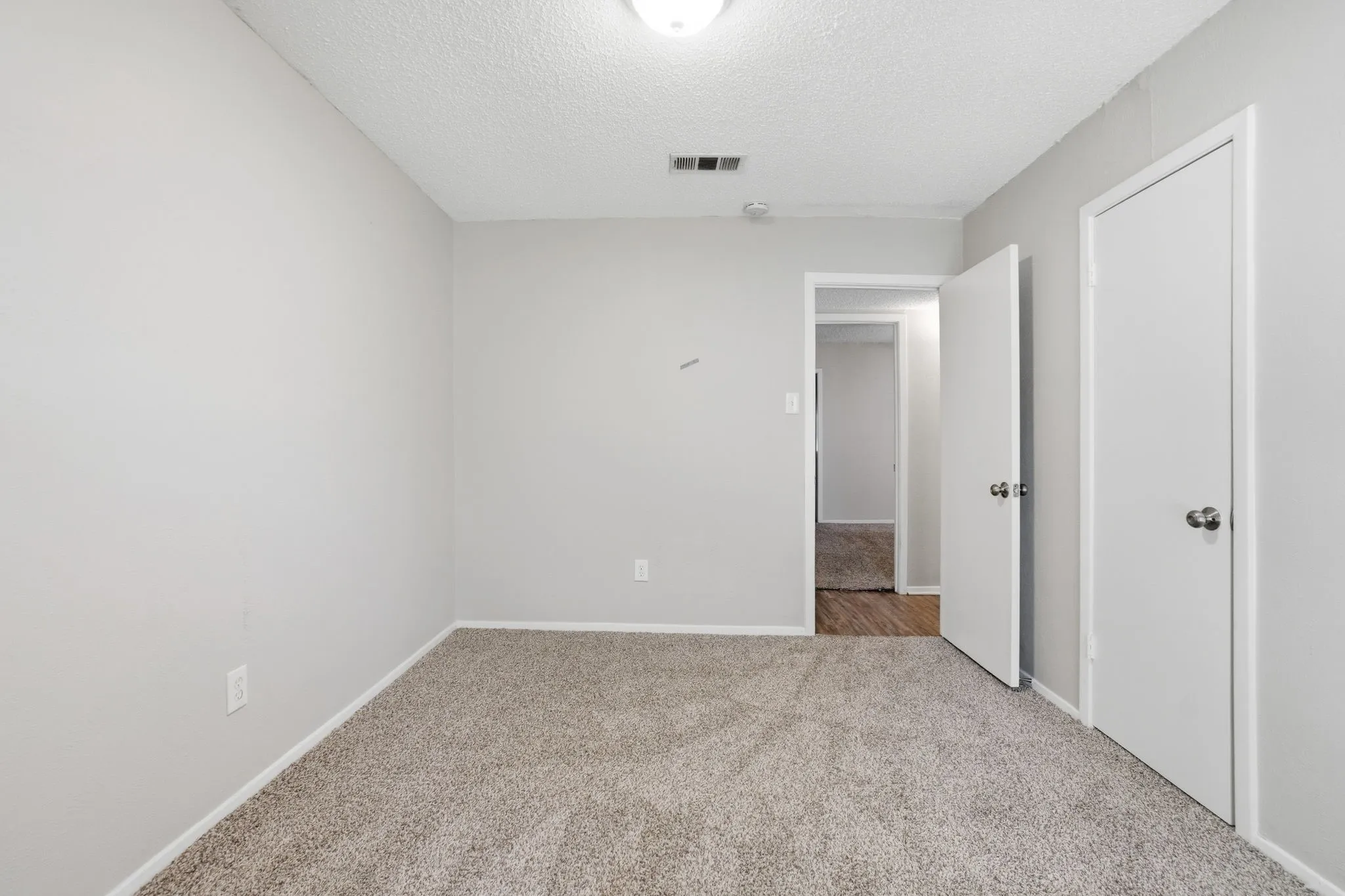 Single Family Residence For Sale in Dallas County , 1137 Meadow Creek Court, Lancaster, Texas 75146, 3 Bedroom, 2 Bathroom, 2 Garage spaces, 1,597 Sqft, built in 1979, mls#21268043, Real Estate Agent in Lancaster, Homes For Sale in Dallas county, Homes For Sale in Lancaster, Realtor in Lancaster Texas, Real Estate Brokerage Independent Realty Texas, Luminita Cordes Realtor