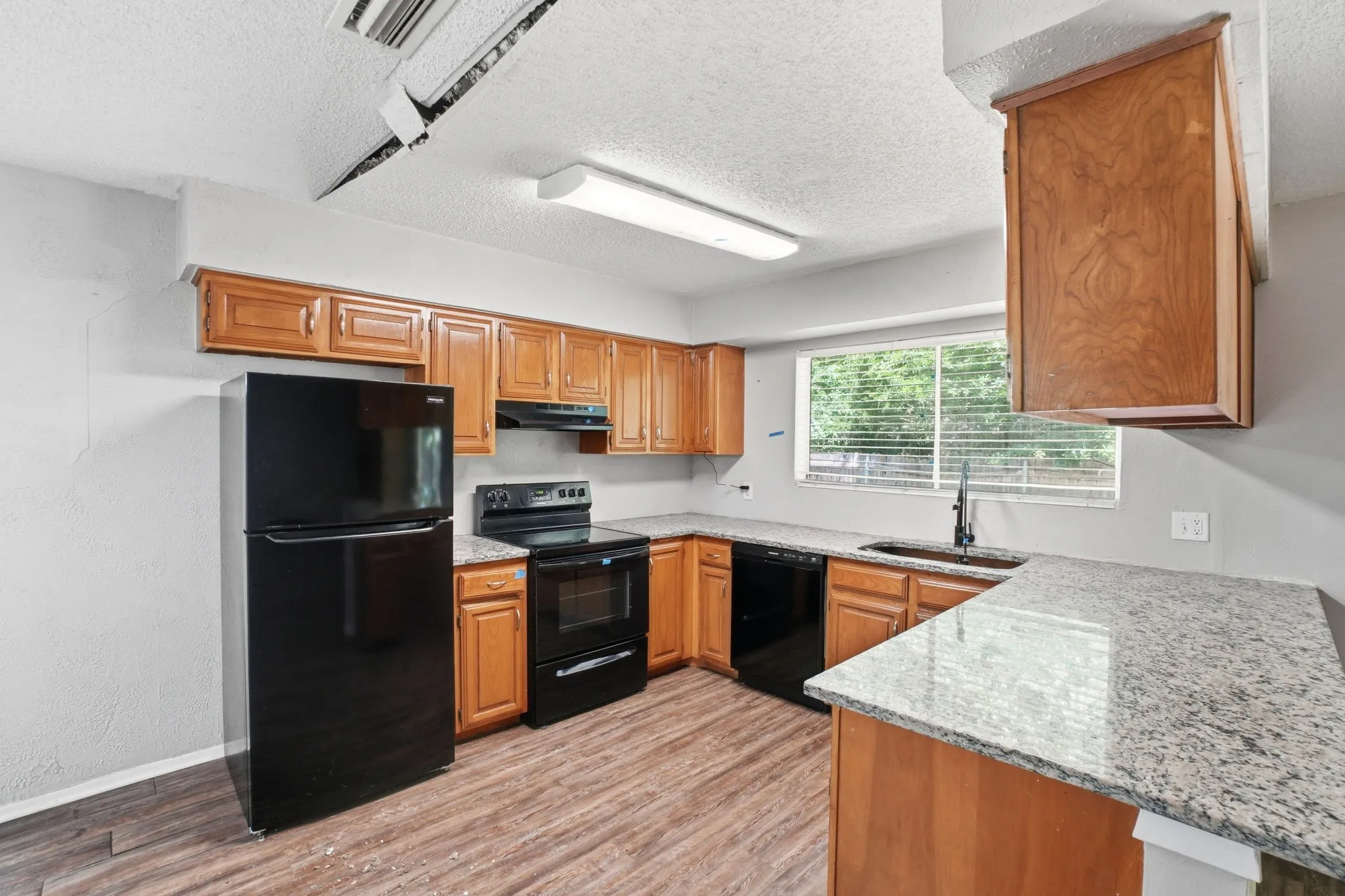 Single Family Residence For Sale in Dallas County , 1137 Meadow Creek Court, Lancaster, Texas 75146, 3 Bedroom, 2 Bathroom, 2 Garage spaces, 1,597 Sqft, built in 1979, mls#21268043, Real Estate Agent in Lancaster, Homes For Sale in Dallas county, Homes For Sale in Lancaster, Realtor in Lancaster Texas, Real Estate Brokerage Independent Realty Texas, Luminita Cordes Realtor