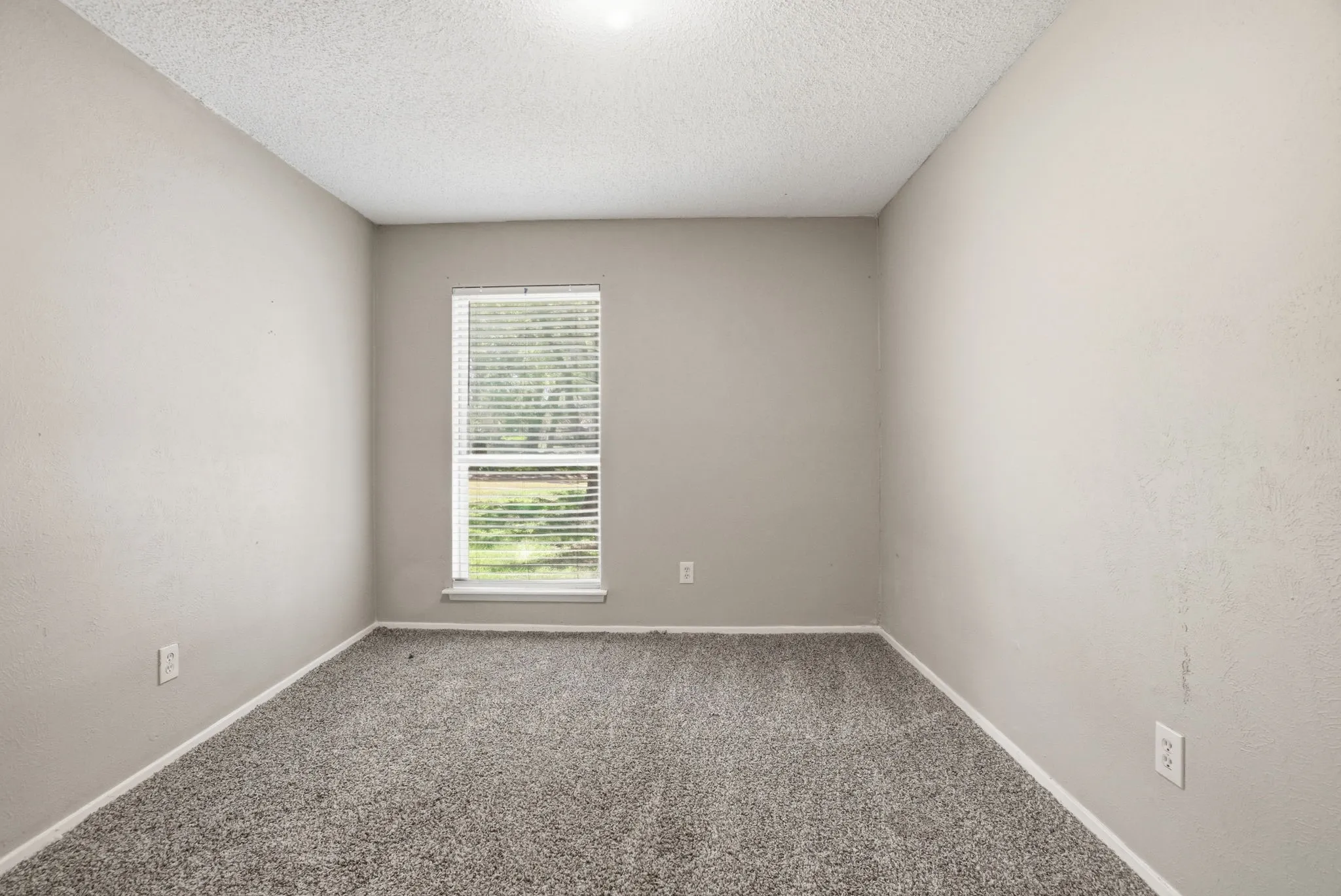 Single Family Residence For Sale in Dallas County , 1137 Meadow Creek Court, Lancaster, Texas 75146, 3 Bedroom, 2 Bathroom, 2 Garage spaces, 1,597 Sqft, built in 1979, mls#21268043, Real Estate Agent in Lancaster, Homes For Sale in Dallas county, Homes For Sale in Lancaster, Realtor in Lancaster Texas, Real Estate Brokerage Independent Realty Texas, Luminita Cordes Realtor