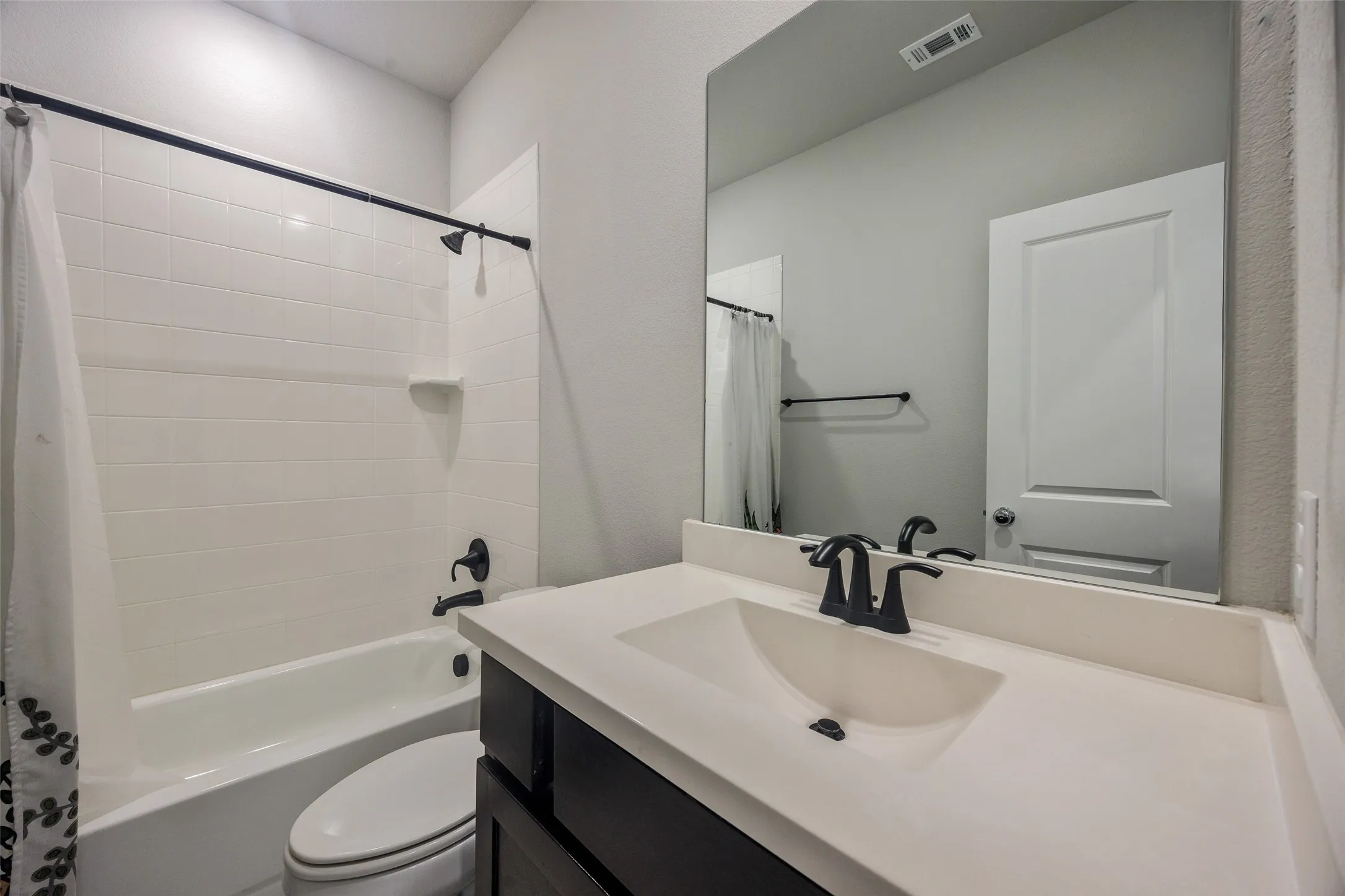 Single Family Residence For Sale in Grayson County , 1821 Eagle Landing, Van Alstyne, Texas 75495, 5 Bedroom, 3 Bathroom, 2 Garage spaces, 2,572 Sqft, built in 2021, Price $389,000, mls#21269599, Real Estate Agent in Van Alstyne, Homes For Sale in Grayson county, Homes For Sale in Van Alstyne, Realtor in Van Alstyne Texas, Real Estate Brokerage Independent Realty Texas, Luminita Cordes Realtor