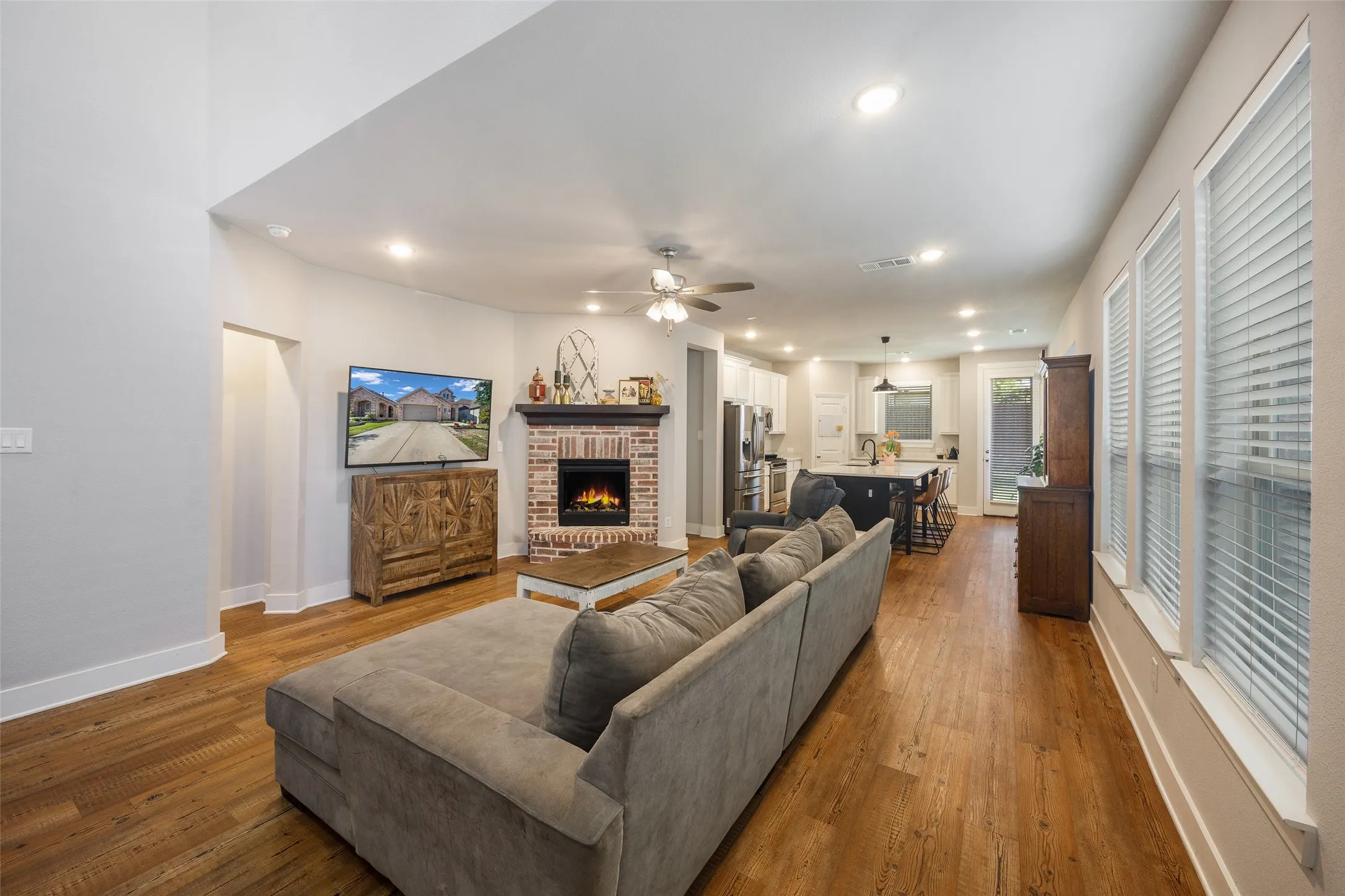 Single Family Residence For Sale in Grayson County , 1821 Eagle Landing, Van Alstyne, Texas 75495, 5 Bedroom, 3 Bathroom, 2 Garage spaces, 2,572 Sqft, built in 2021, Price $389,000, mls#21269599, Real Estate Agent in Van Alstyne, Homes For Sale in Grayson county, Homes For Sale in Van Alstyne, Realtor in Van Alstyne Texas, Real Estate Brokerage Independent Realty Texas, Luminita Cordes Realtor