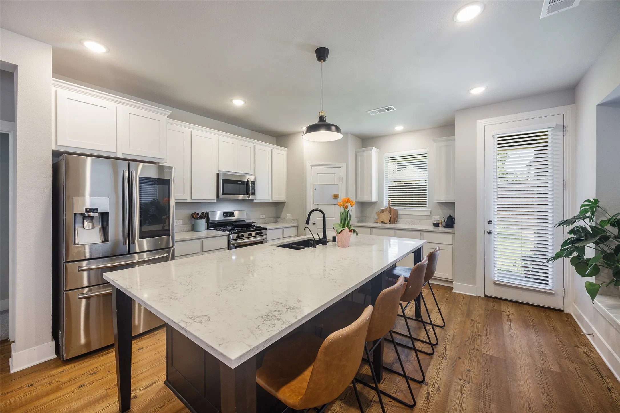 Single Family Residence For Sale in Grayson County , 1821 Eagle Landing, Van Alstyne, Texas 75495, 5 Bedroom, 3 Bathroom, 2 Garage spaces, 2,572 Sqft, built in 2021, Price $389,000, mls#21269599, Real Estate Agent in Van Alstyne, Homes For Sale in Grayson county, Homes For Sale in Van Alstyne, Realtor in Van Alstyne Texas, Real Estate Brokerage Independent Realty Texas, Luminita Cordes Realtor