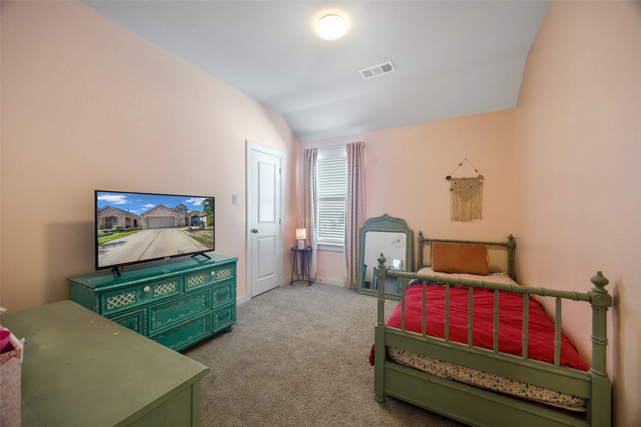 Single Family Residence For Sale in Grayson County , 1821 Eagle Landing, Van Alstyne, Texas 75495, 5 Bedroom, 3 Bathroom, 2 Garage spaces, 2,572 Sqft, built in 2021, Price $389,000, mls#21269599, Real Estate Agent in Van Alstyne, Homes For Sale in Grayson county, Homes For Sale in Van Alstyne, Realtor in Van Alstyne Texas, Real Estate Brokerage Independent Realty Texas, Luminita Cordes Realtor