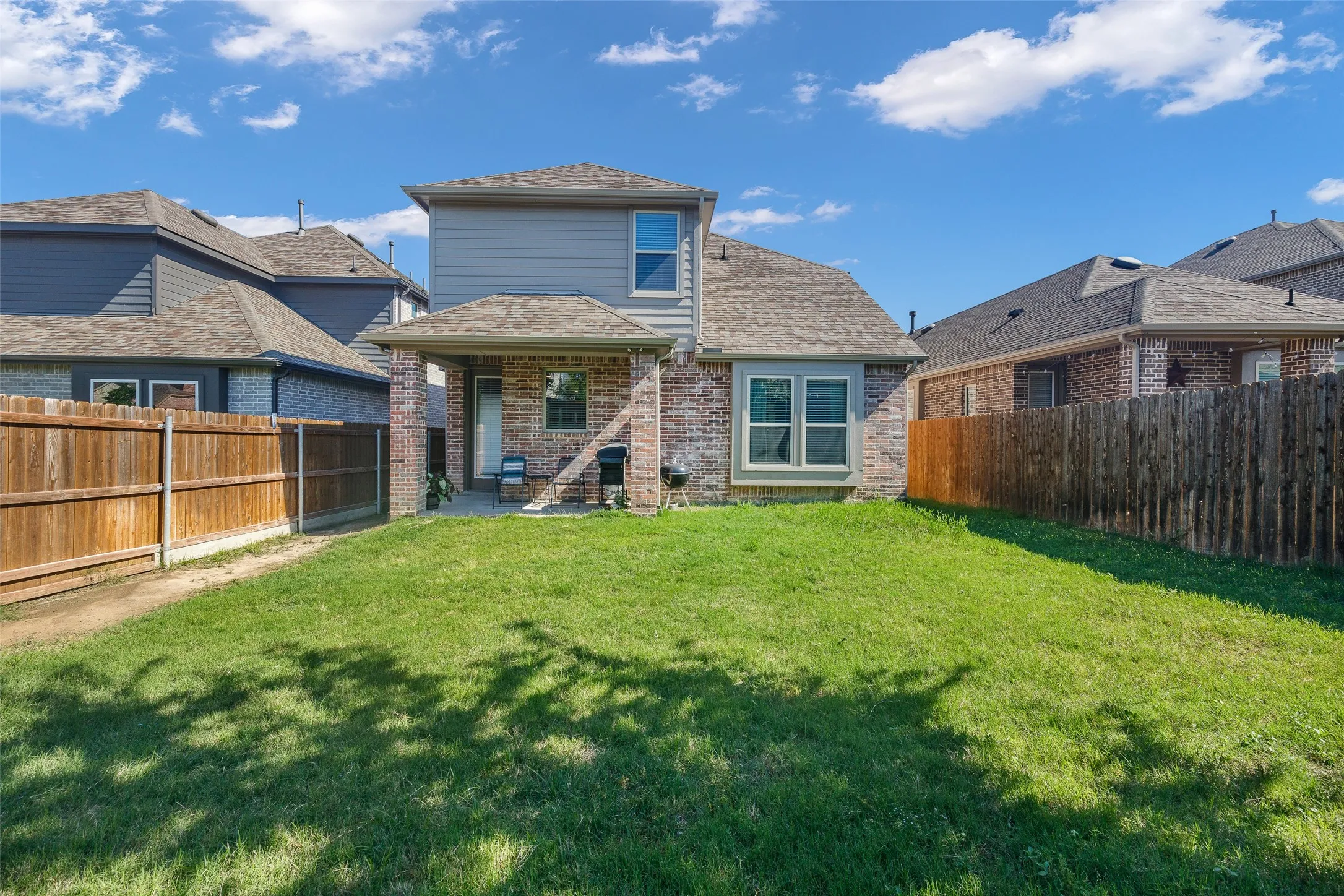 Single Family Residence For Sale in Grayson County , 1821 Eagle Landing, Van Alstyne, Texas 75495, 5 Bedroom, 3 Bathroom, 2 Garage spaces, 2,572 Sqft, built in 2021, Price $389,000, mls#21269599, Real Estate Agent in Van Alstyne, Homes For Sale in Grayson county, Homes For Sale in Van Alstyne, Realtor in Van Alstyne Texas, Real Estate Brokerage Independent Realty Texas, Luminita Cordes Realtor