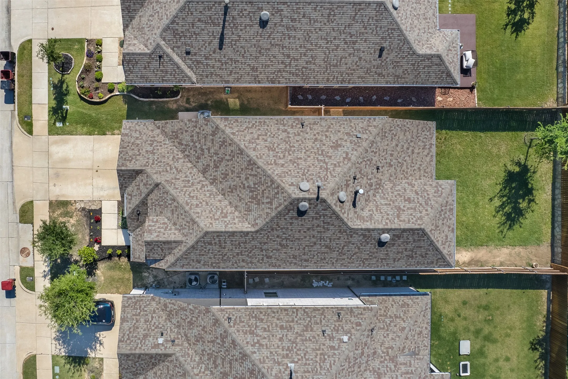 Single Family Residence For Sale in Grayson County , 1821 Eagle Landing, Van Alstyne, Texas 75495, 5 Bedroom, 3 Bathroom, 2 Garage spaces, 2,572 Sqft, built in 2021, Price $389,000, mls#21269599, Real Estate Agent in Van Alstyne, Homes For Sale in Grayson county, Homes For Sale in Van Alstyne, Realtor in Van Alstyne Texas, Real Estate Brokerage Independent Realty Texas, Luminita Cordes Realtor