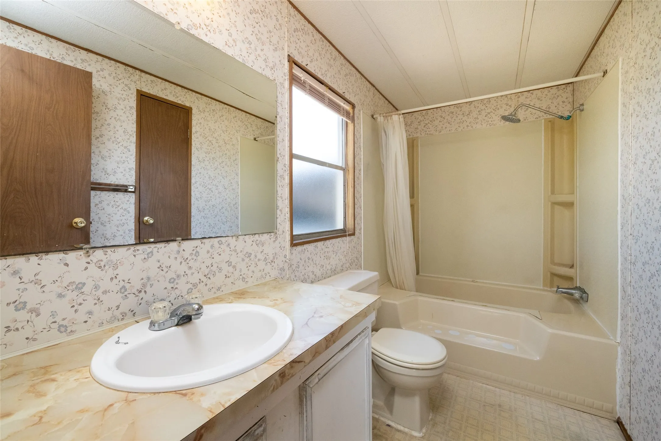 Manufactured Home For Sale in Denton County , 14260 Warbler Lane, Haslet, Texas 76052, 3 Bedrooms, 2 Bathrooms, 2 Garage spaces, 1,200 Sqft, built in 1989, Price $650,000, mls#21270266, Real Estate Agent in Haslet, Homes For Sale in Denton county, Homes For Sale in Haslet, Realtor in Haslet Texas, Real Estate Brokerage Independent Realty Texas, Luminita Cordes Realtor