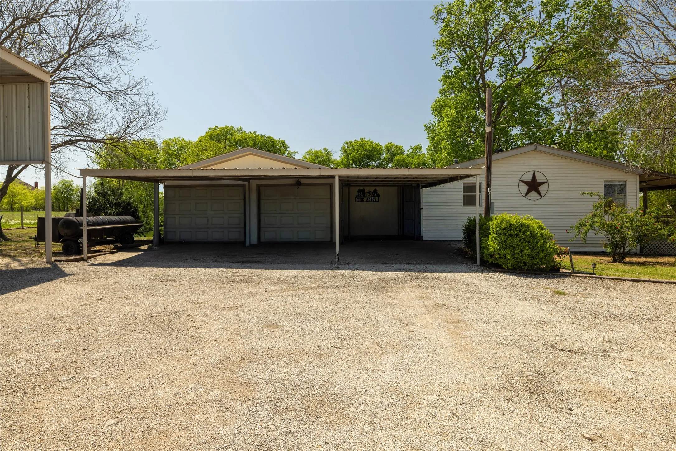 Manufactured Home For Sale in Denton County , 14260 Warbler Lane, Haslet, Texas 76052, 3 Bedrooms, 2 Bathrooms, 2 Garage spaces, 1,200 Sqft, built in 1989, Price $650,000, mls#21270266, Real Estate Agent in Haslet, Homes For Sale in Denton county, Homes For Sale in Haslet, Realtor in Haslet Texas, Real Estate Brokerage Independent Realty Texas, Luminita Cordes Realtor