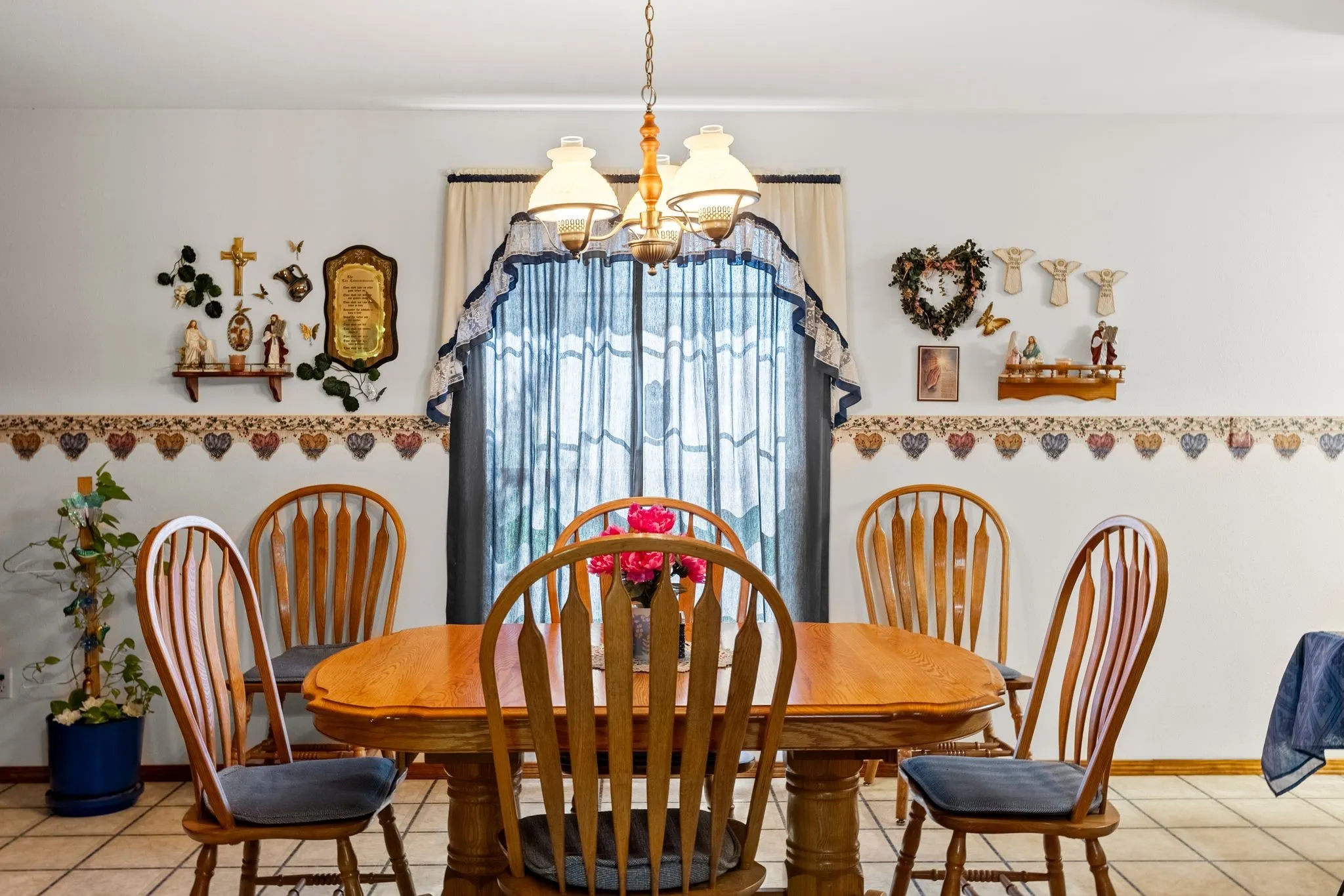 Single Family Residence For Sale in Rains County , 145 Rs County Road 3445, Emory, Texas 75440, 2 Bedrooms, 2 Bathrooms, 2 Garage spaces, 1,800 Sqft, built in 2004, Price $299,000, mls#21270106, Real Estate Agent in Emory, Homes For Sale in Rains county, Homes For Sale in Emory, Realtor in Emory Texas, Real Estate Brokerage Independent Realty Texas, Luminita Cordes Realtor
