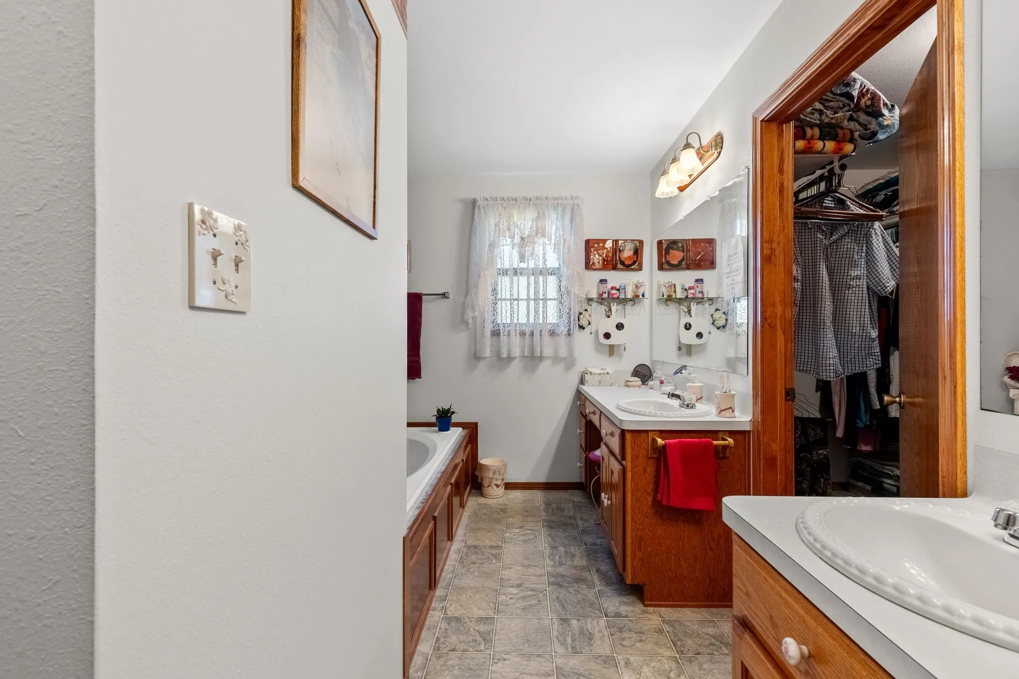 Single Family Residence For Sale in Rains County , 145 Rs County Road 3445, Emory, Texas 75440, 2 Bedrooms, 2 Bathrooms, 2 Garage spaces, 1,800 Sqft, built in 2004, Price $299,000, mls#21270106, Real Estate Agent in Emory, Homes For Sale in Rains county, Homes For Sale in Emory, Realtor in Emory Texas, Real Estate Brokerage Independent Realty Texas, Luminita Cordes Realtor