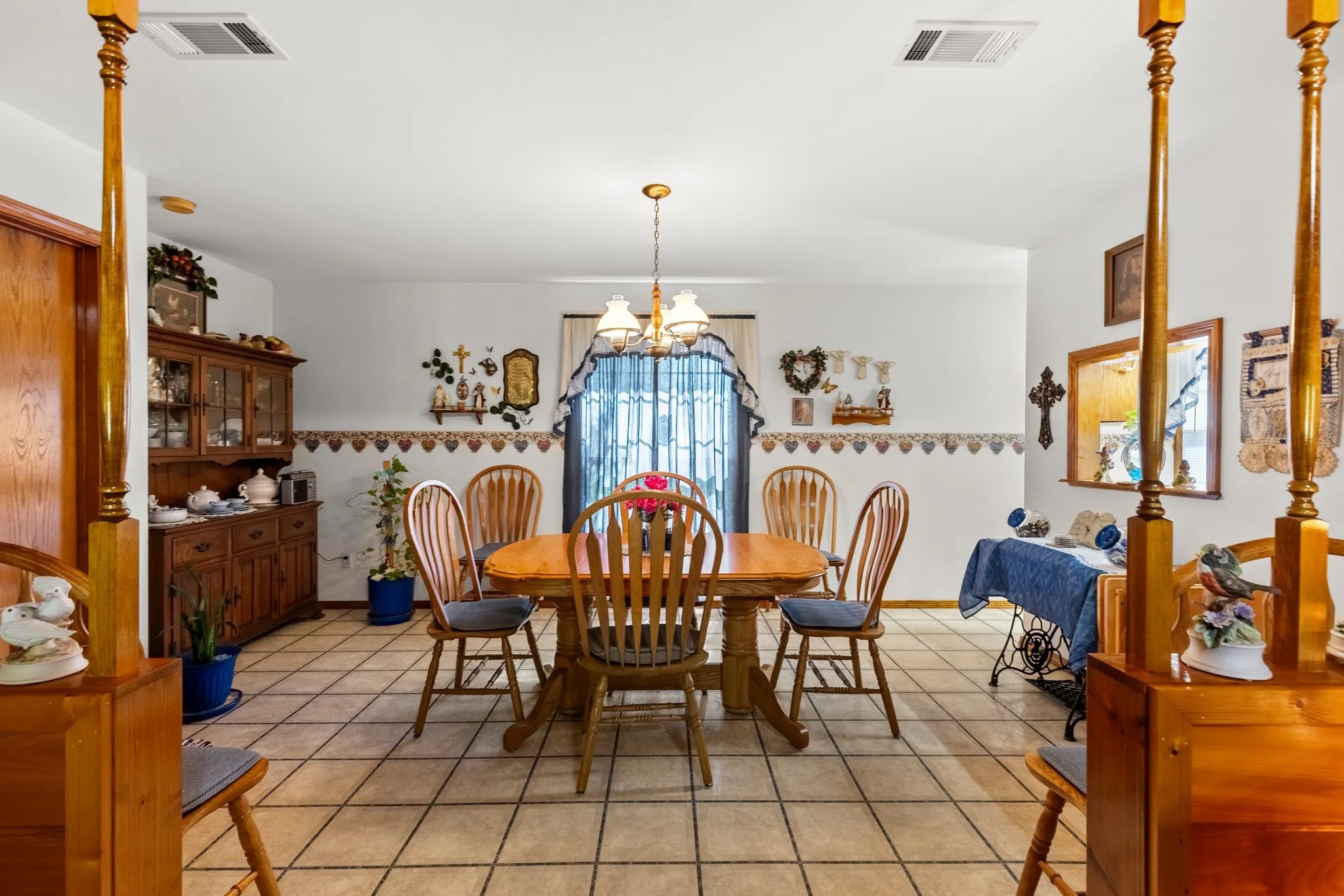 Single Family Residence For Sale in Rains County , 145 Rs County Road 3445, Emory, Texas 75440, 2 Bedrooms, 2 Bathrooms, 2 Garage spaces, 1,800 Sqft, built in 2004, Price $299,000, mls#21270106, Real Estate Agent in Emory, Homes For Sale in Rains county, Homes For Sale in Emory, Realtor in Emory Texas, Real Estate Brokerage Independent Realty Texas, Luminita Cordes Realtor