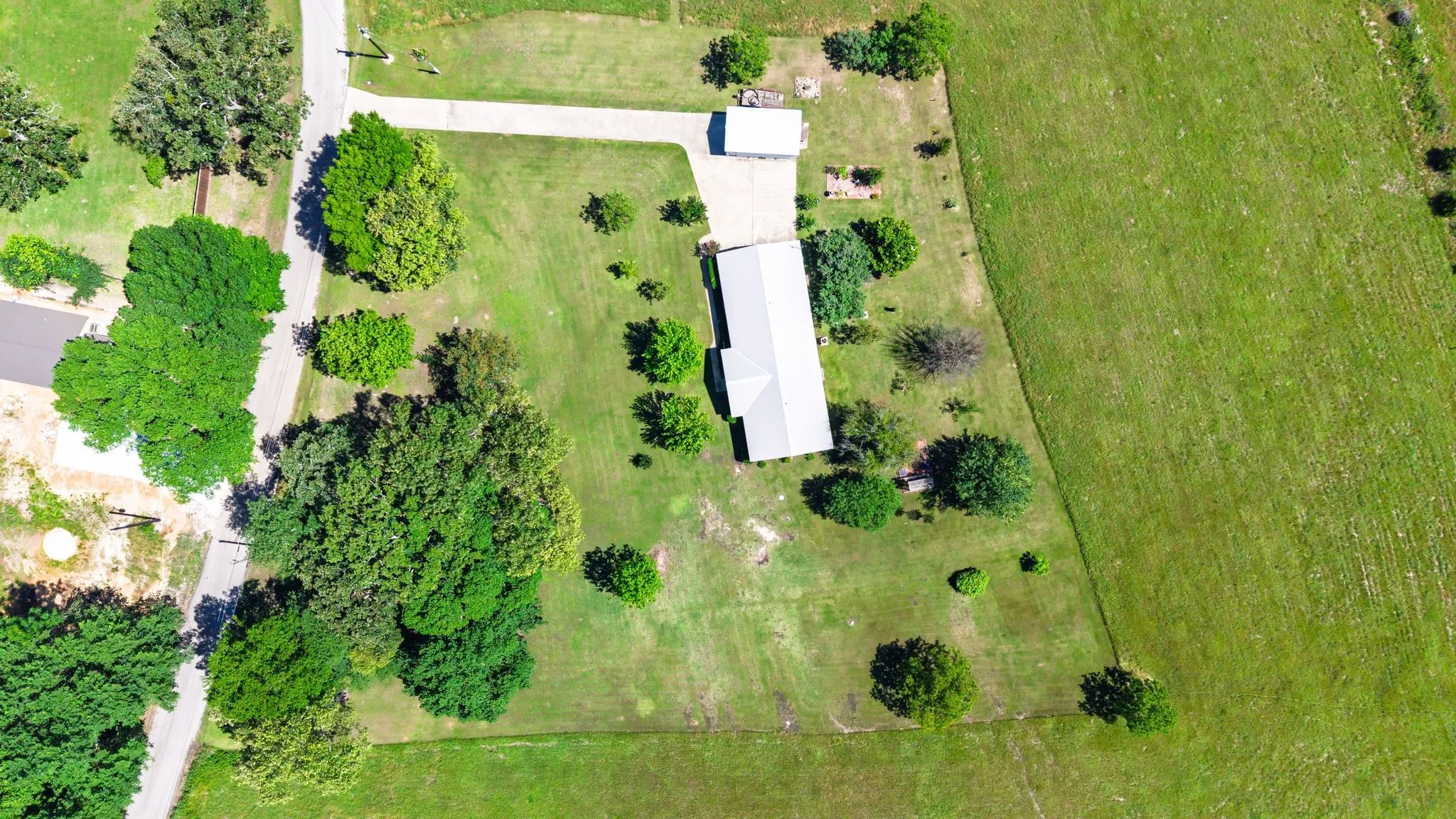 Single Family Residence For Sale in Rains County , 145 Rs County Road 3445, Emory, Texas 75440, 2 Bedrooms, 2 Bathrooms, 2 Garage spaces, 1,800 Sqft, built in 2004, Price $299,000, mls#21270106, Real Estate Agent in Emory, Homes For Sale in Rains county, Homes For Sale in Emory, Realtor in Emory Texas, Real Estate Brokerage Independent Realty Texas, Luminita Cordes Realtor