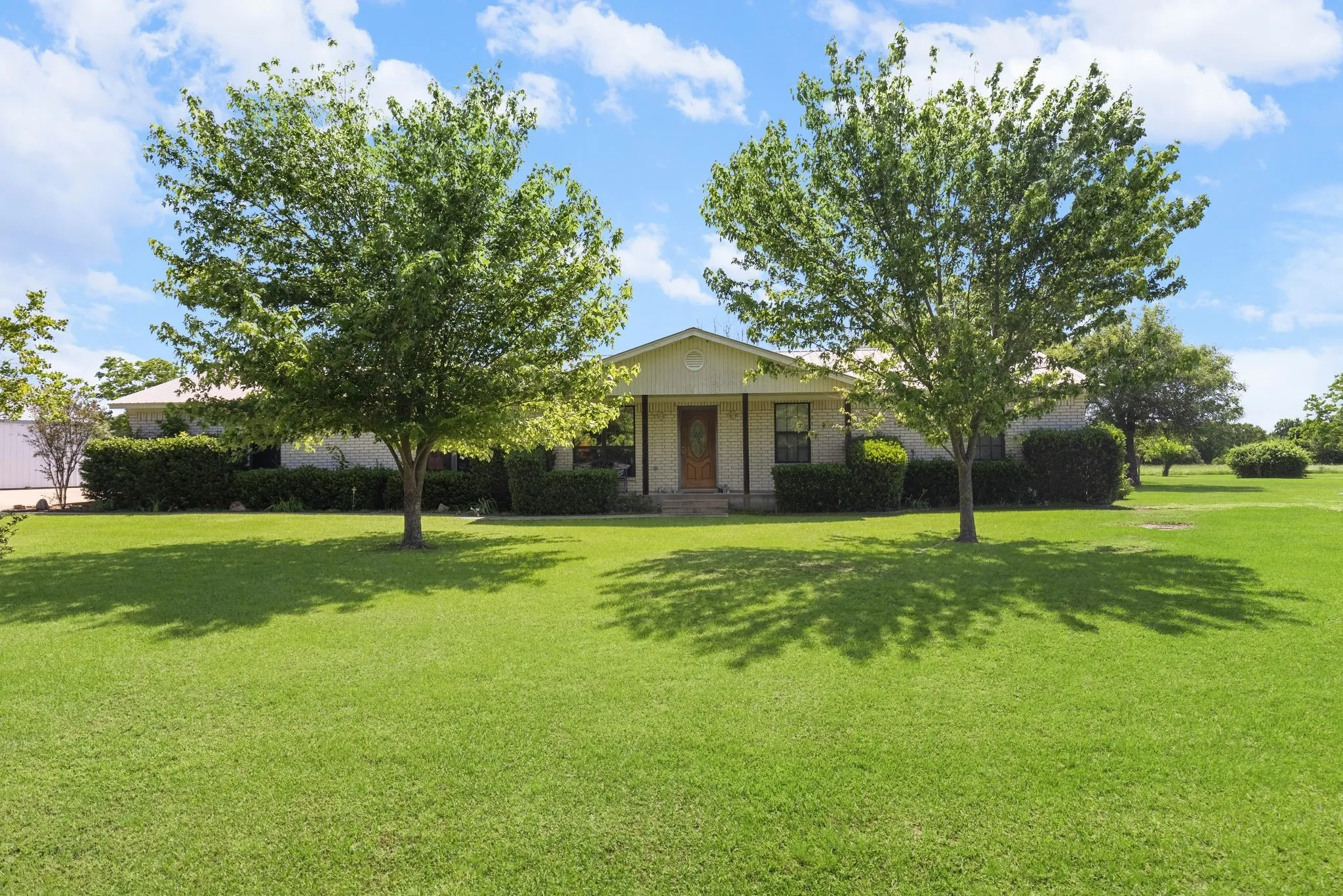 Single Family Residence For Sale in Rains County , 145 Rs County Road 3445, Emory, Texas 75440, 2 Bedrooms, 2 Bathrooms, 2 Garage spaces, 1,800 Sqft, built in 2004, Price $299,000, mls#21270106, Real Estate Agent in Emory, Homes For Sale in Rains county, Homes For Sale in Emory, Realtor in Emory Texas, Real Estate Brokerage Independent Realty Texas, Luminita Cordes Realtor