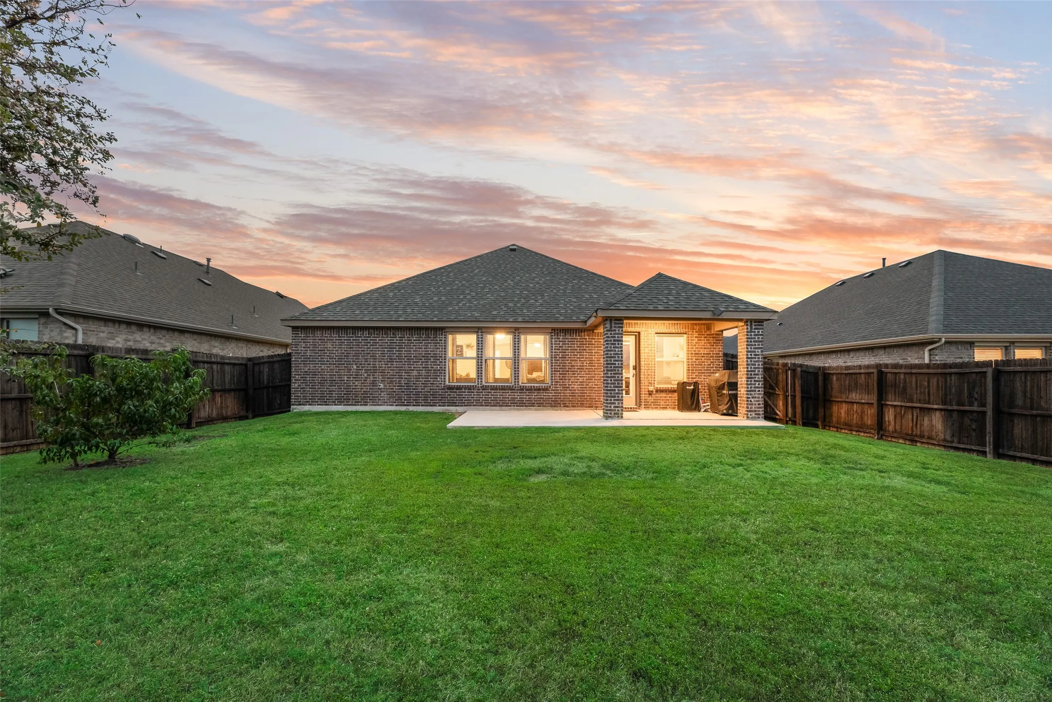 Single Family Residence For Sale in Denton County , 3508 Rio Grande Road, Little Elm, Texas 75068, 3 Bedroom, 2 Bathroom, 2 Garage spaces, 1,689 Sqft, built in 2018, mls#21270292, Real Estate Agent in Little Elm, Homes For Sale in Denton county, Homes For Sale in Little Elm, Realtor in Little Elm Texas, Real Estate Brokerage Independent Realty Texas, Luminita Cordes Realtor