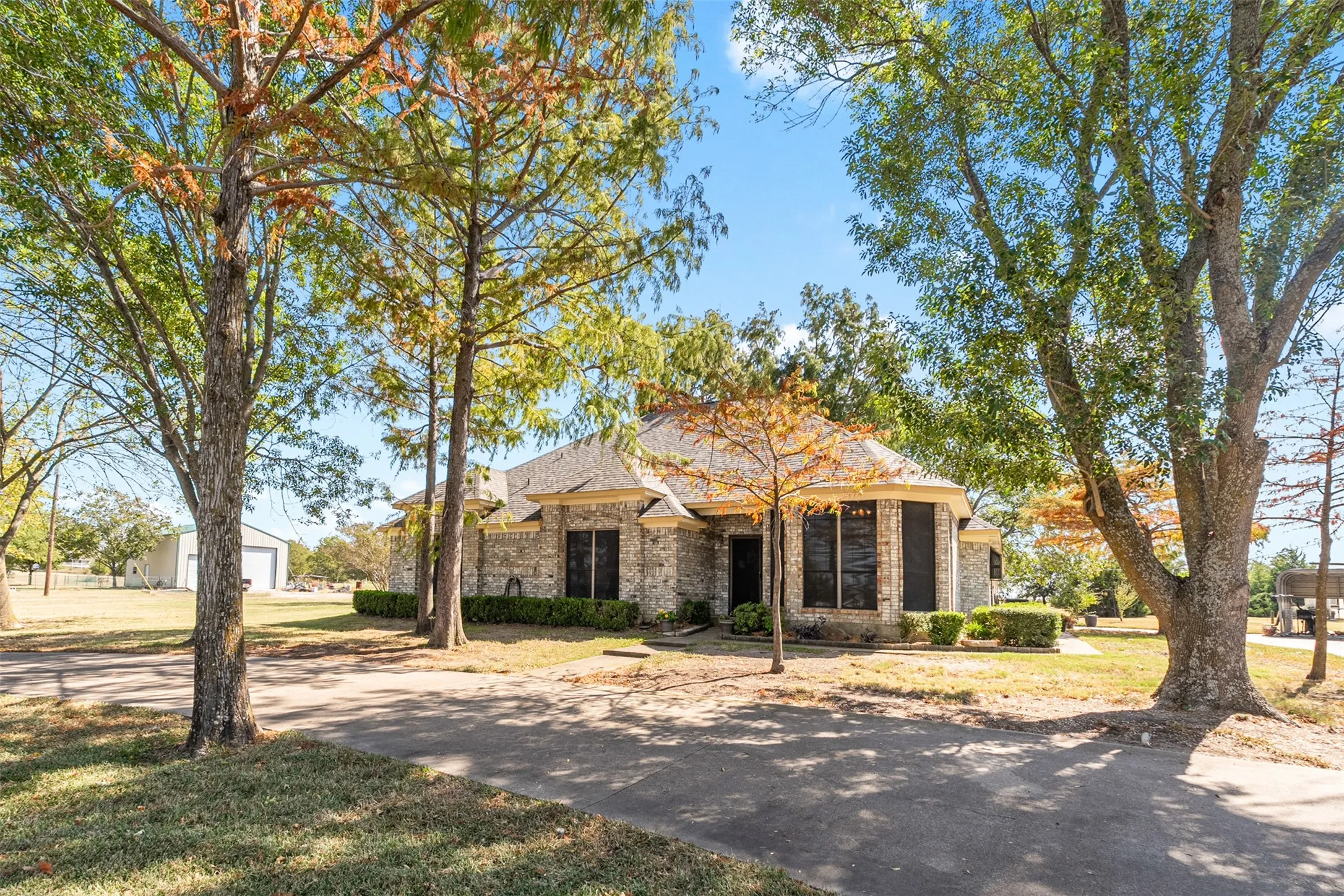 Single Family Residence For Sale in Kaufman County , 1199 Cedar Lane, Kaufman, Texas 75142, 3 Bedroom, 3 Bathroom, 3 Garage spaces, 2,233 Sqft, built in 1987, mls#21269467, Real Estate Agent in Kaufman, Homes For Sale in Kaufman county, Homes For Sale in Kaufman, Realtor in Kaufman Texas, Real Estate Brokerage Independent Realty Texas, Luminita Cordes Realtor