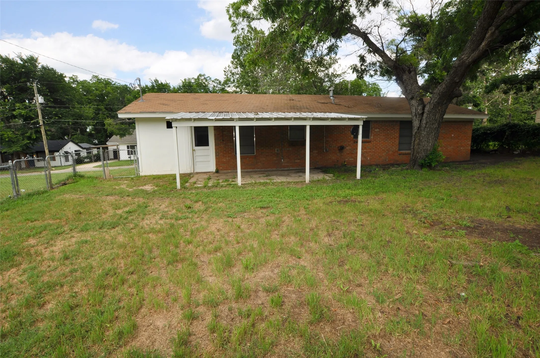 Single Family Residence For Sale in Parker County , 507 N Merrimac Street, Weatherford, Texas 76086, 3 Bedrooms, 1 Bathroom, 1 Garage spaces, 1,008 Sqft, built in 0, Price $229,000, mls#21268169, Real Estate Agent in Weatherford, Homes For Sale in Parker county, Homes For Sale in Weatherford, Realtor in Weatherford Texas, Real Estate Brokerage Independent Realty Texas, Luminita Cordes Realtor