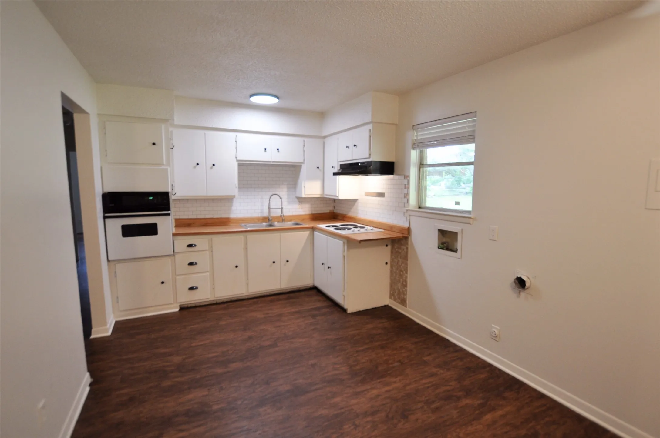 Single Family Residence For Sale in Parker County , 507 N Merrimac Street, Weatherford, Texas 76086, 3 Bedrooms, 1 Bathroom, 1 Garage spaces, 1,008 Sqft, built in 0, Price $229,000, mls#21268169, Real Estate Agent in Weatherford, Homes For Sale in Parker county, Homes For Sale in Weatherford, Realtor in Weatherford Texas, Real Estate Brokerage Independent Realty Texas, Luminita Cordes Realtor