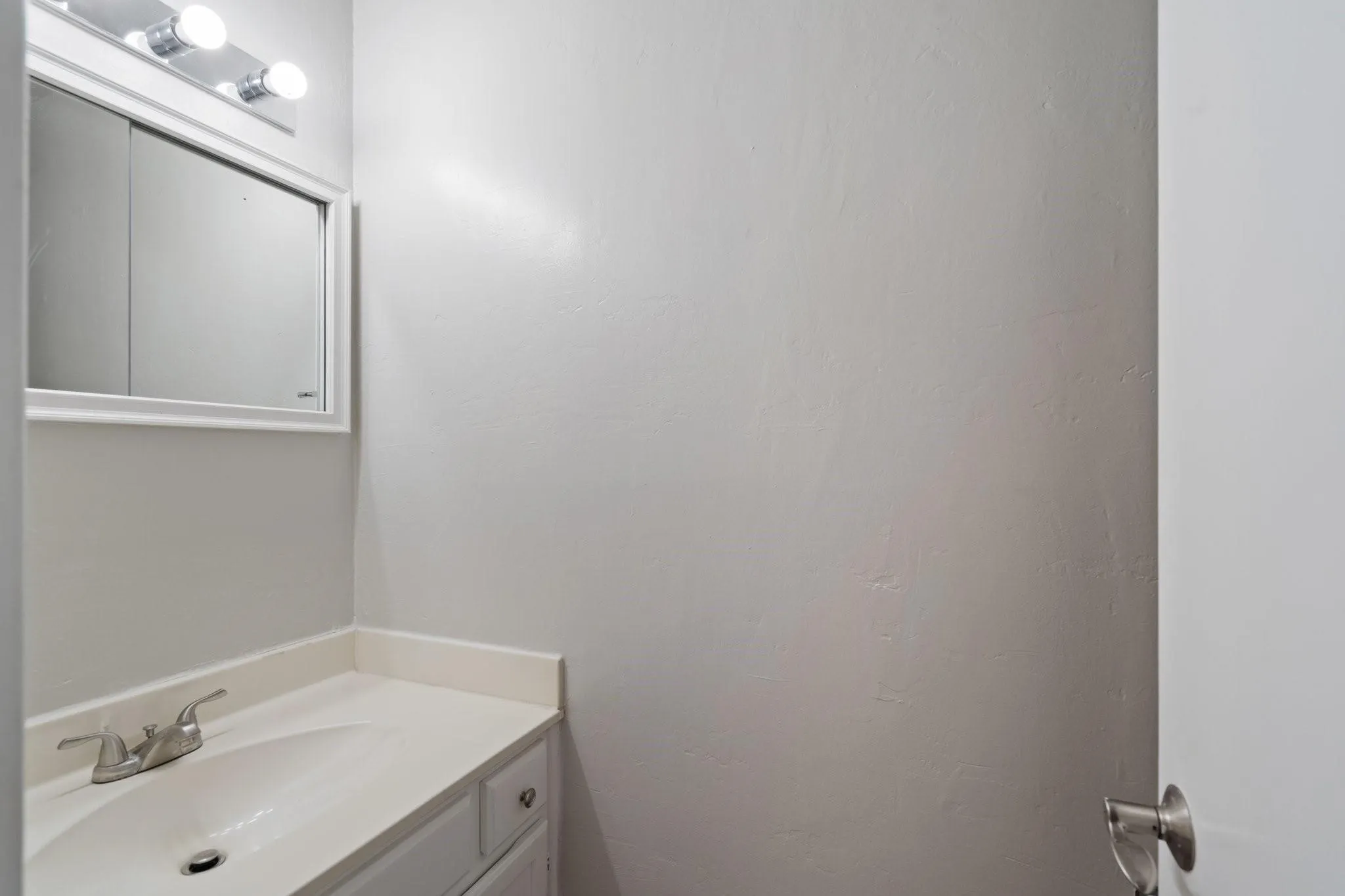 For Sale in Dallas County , 4543 N O Connor Road 1247, Irving, Texas 75062, 2 Bedroom, 3 Bathroom, Garage spaces, 0 Sqft, built in 1982, mls#21260111, Real Estate Agent in Irving, Homes For Sale in Dallas county, Homes For Sale in Irving, Realtor in Irving Texas, Real Estate Brokerage Independent Realty Texas, Luminita Cordes Realtor
