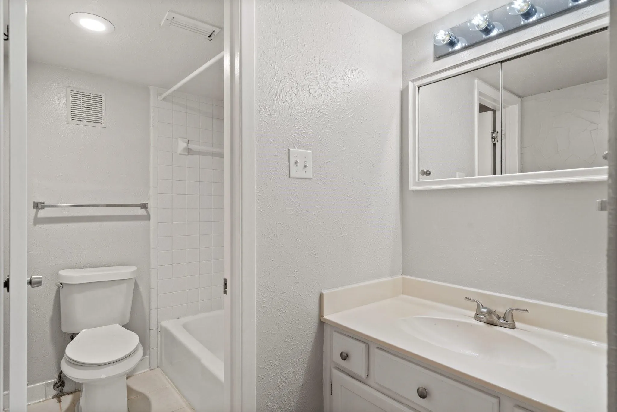 For Sale in Dallas County , 4543 N O Connor Road 1247, Irving, Texas 75062, 2 Bedroom, 3 Bathroom, Garage spaces, 0 Sqft, built in 1982, mls#21260111, Real Estate Agent in Irving, Homes For Sale in Dallas county, Homes For Sale in Irving, Realtor in Irving Texas, Real Estate Brokerage Independent Realty Texas, Luminita Cordes Realtor
