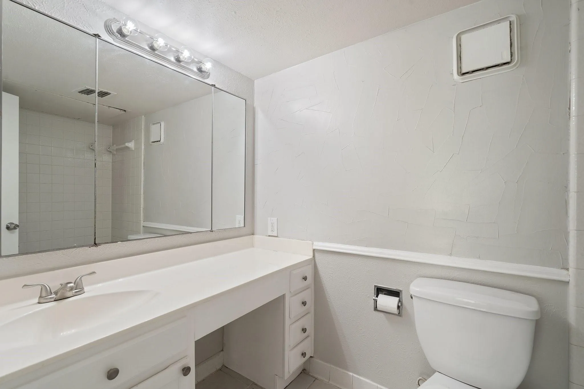 For Sale in Dallas County , 4543 N O Connor Road 1247, Irving, Texas 75062, 2 Bedroom, 3 Bathroom, Garage spaces, 0 Sqft, built in 1982, mls#21260111, Real Estate Agent in Irving, Homes For Sale in Dallas county, Homes For Sale in Irving, Realtor in Irving Texas, Real Estate Brokerage Independent Realty Texas, Luminita Cordes Realtor