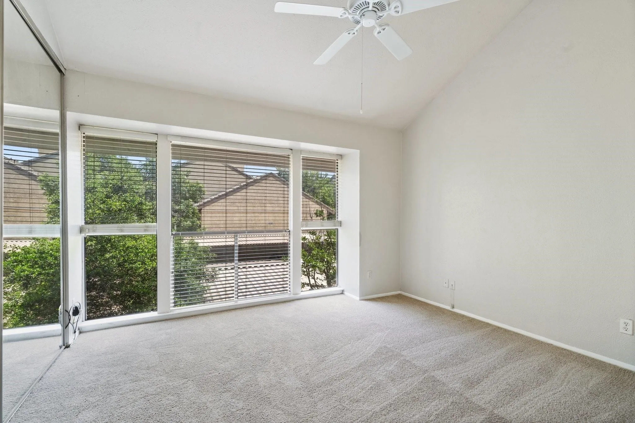 For Sale in Dallas County , 4543 N O Connor Road 1247, Irving, Texas 75062, 2 Bedroom, 3 Bathroom, Garage spaces, 0 Sqft, built in 1982, mls#21260111, Real Estate Agent in Irving, Homes For Sale in Dallas county, Homes For Sale in Irving, Realtor in Irving Texas, Real Estate Brokerage Independent Realty Texas, Luminita Cordes Realtor