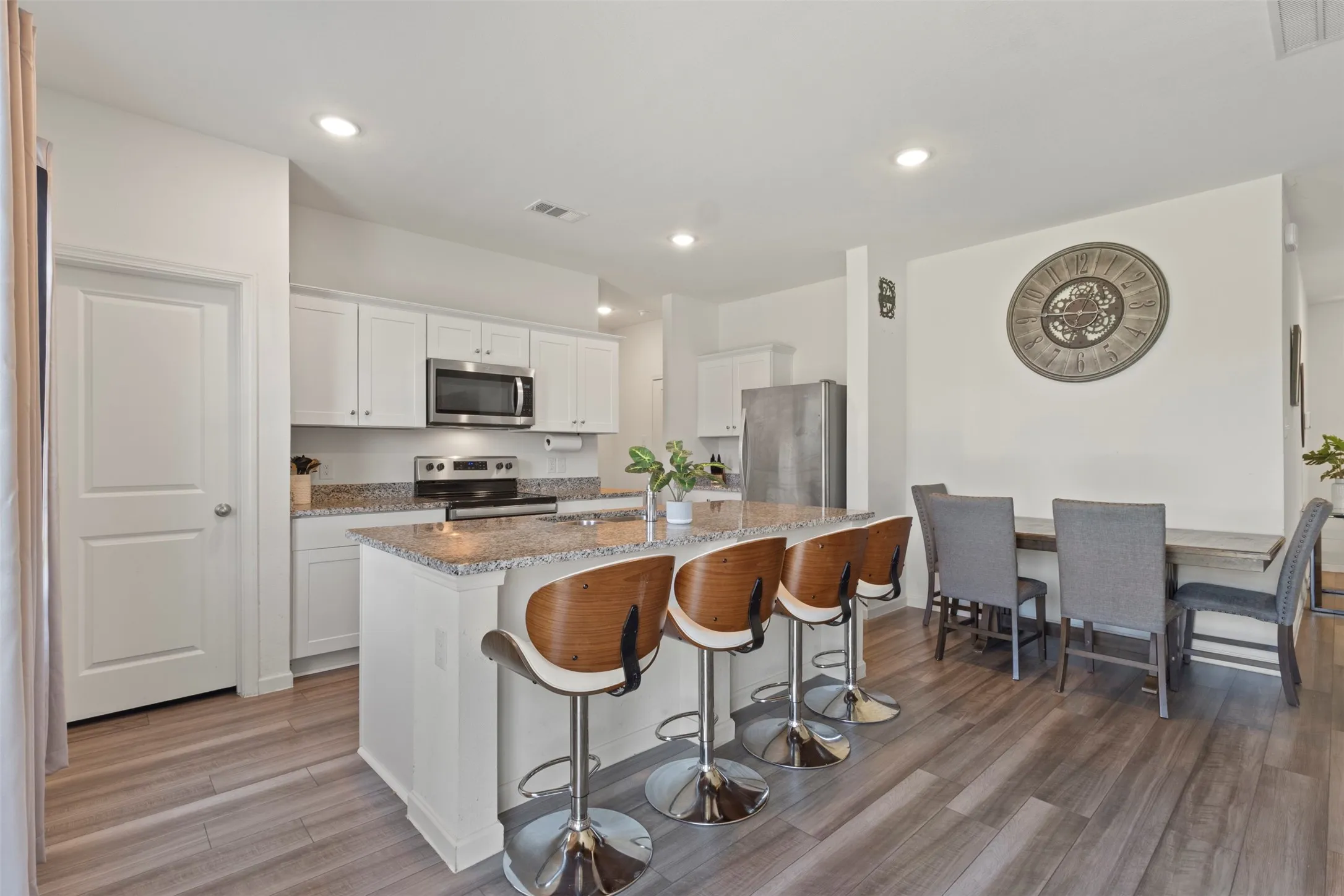 Single Family Residence For Sale in Tarrant County , 1508 Ancer Way, Fort Worth, Texas 76052, 4 Bedroom, 3 Bathroom, 2 Garage spaces, 2,129 Sqft, built in 2022, mls#21269976, Real Estate Agent in Fort Worth, Homes For Sale in Tarrant county, Homes For Sale in Fort Worth, Realtor in Fort Worth Texas, Real Estate Brokerage Independent Realty Texas, Luminita Cordes Realtor