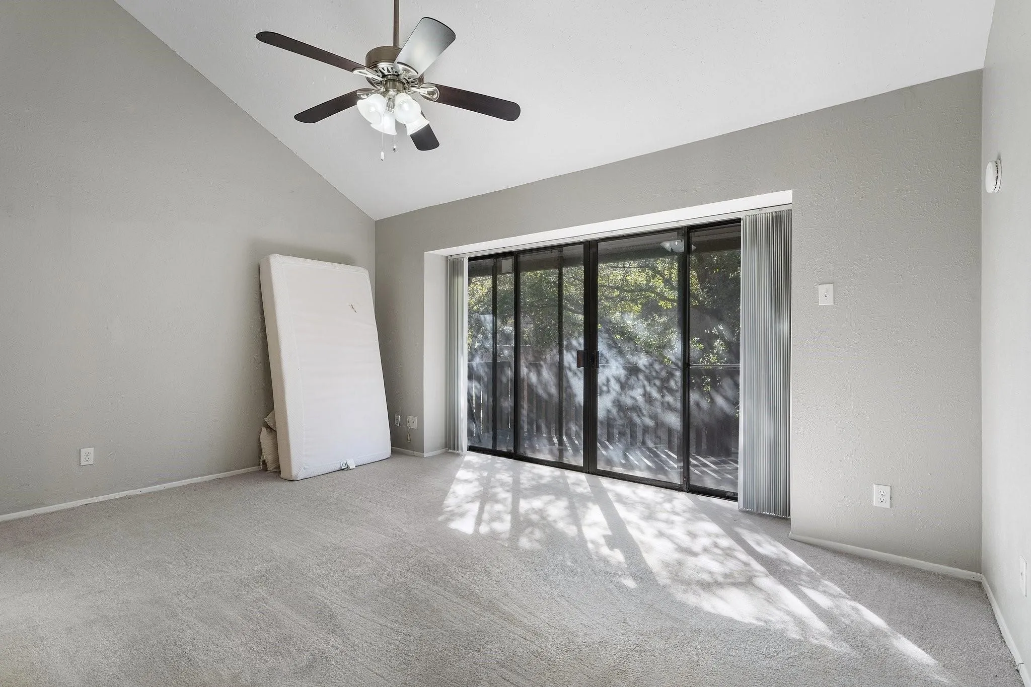 Condominium For Rent in Dallas County , 4533 N O Connor Road 2208, Irving, Texas 75062, 3 Bedroom, 3 Bathroom, Garage spaces, 1,438 Sqft, built in 1975, mls#21268370, Real Estate Agent in Irving, Homes For Rent in Dallas county, Homes For Rent in Irving, Realtor in Irving Texas, Real Estate Brokerage Independent Realty Texas, Luminita Cordes Realtor