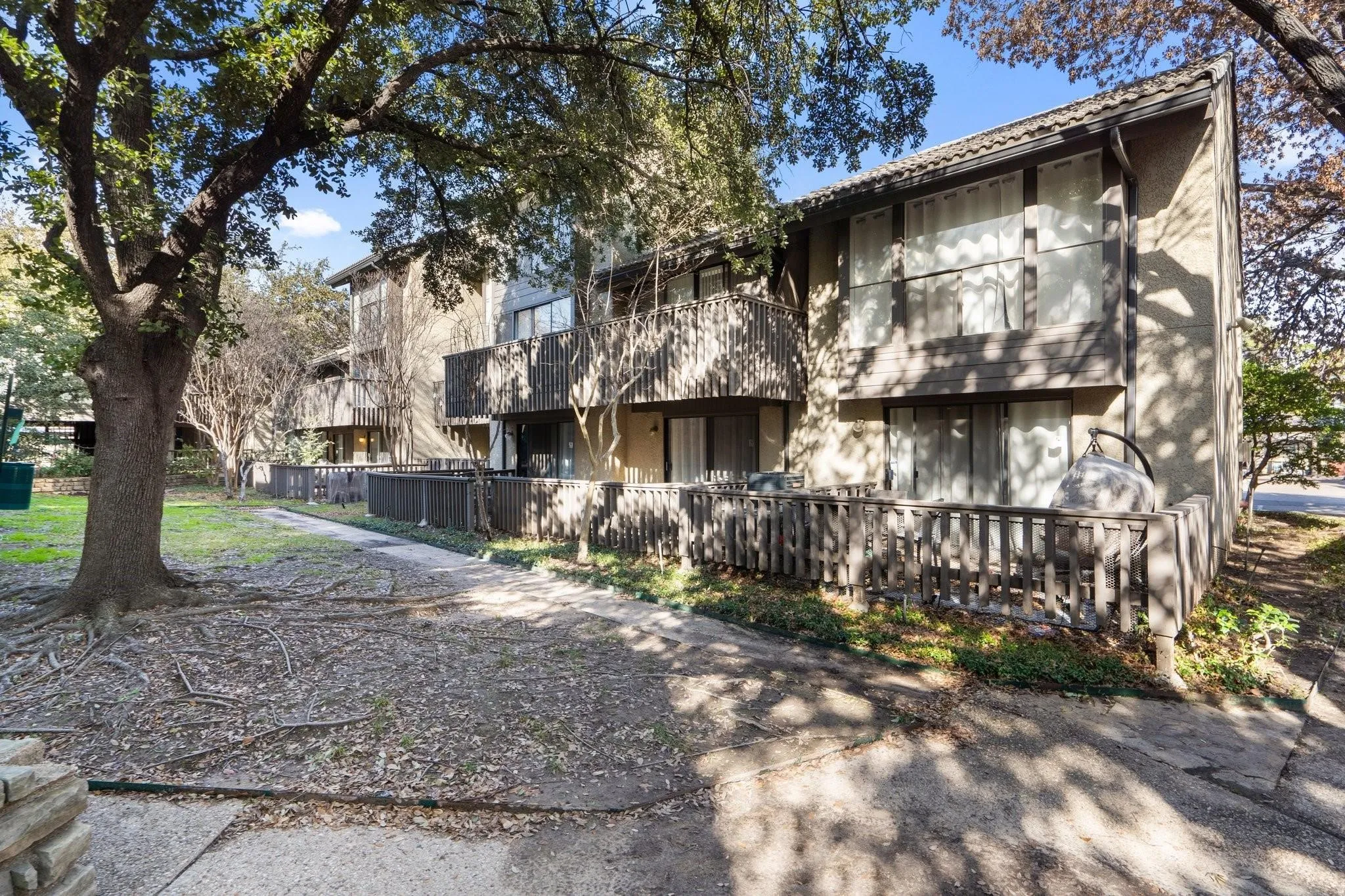 Condominium For Rent in Dallas County , 4533 N O Connor Road 2208, Irving, Texas 75062, 3 Bedroom, 3 Bathroom, Garage spaces, 1,438 Sqft, built in 1975, mls#21268370, Real Estate Agent in Irving, Homes For Rent in Dallas county, Homes For Rent in Irving, Realtor in Irving Texas, Real Estate Brokerage Independent Realty Texas, Luminita Cordes Realtor