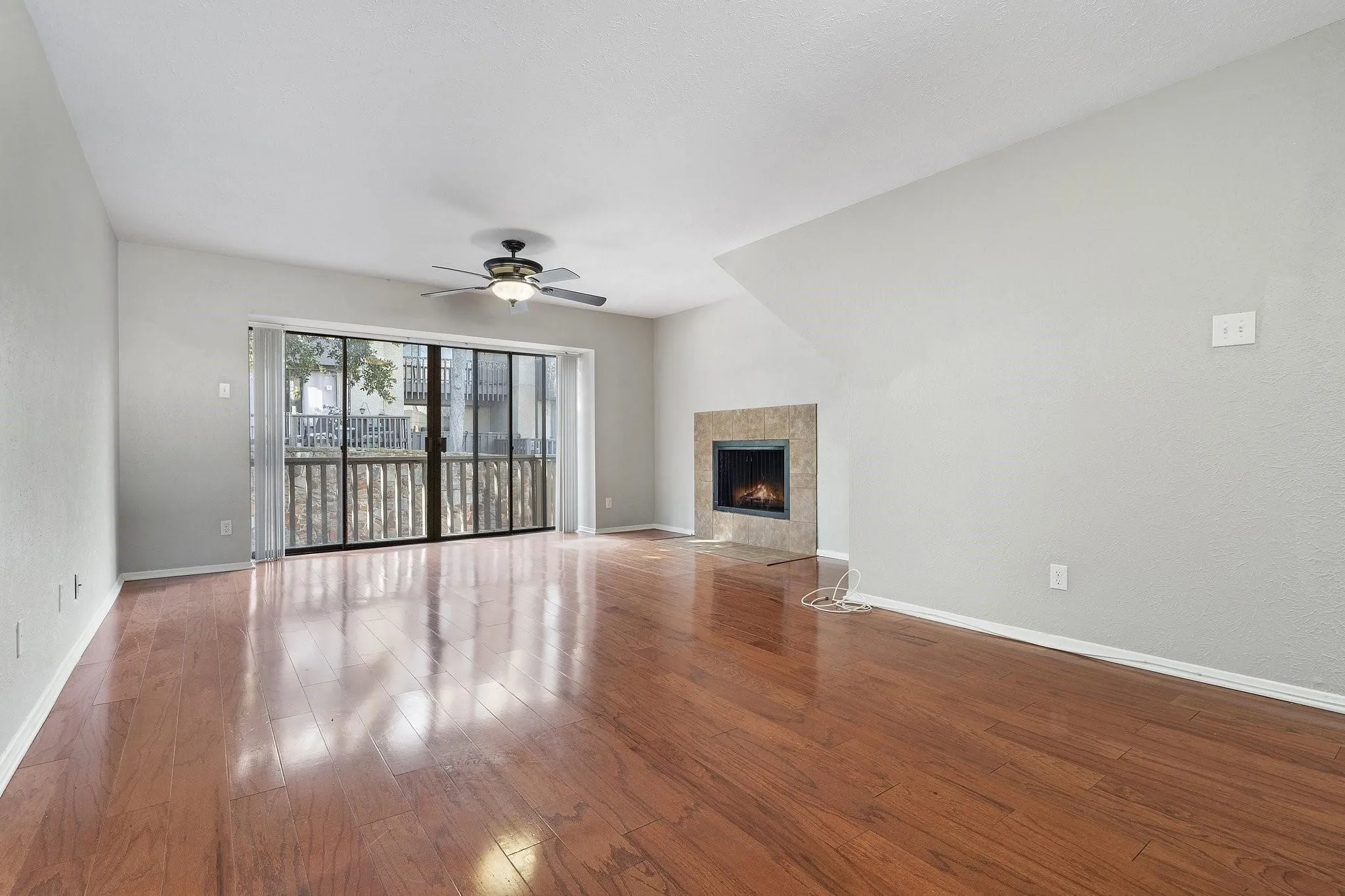 Condominium For Rent in Dallas County , 4533 N O Connor Road 2208, Irving, Texas 75062, 3 Bedroom, 3 Bathroom, Garage spaces, 1,438 Sqft, built in 1975, mls#21268370, Real Estate Agent in Irving, Homes For Rent in Dallas county, Homes For Rent in Irving, Realtor in Irving Texas, Real Estate Brokerage Independent Realty Texas, Luminita Cordes Realtor