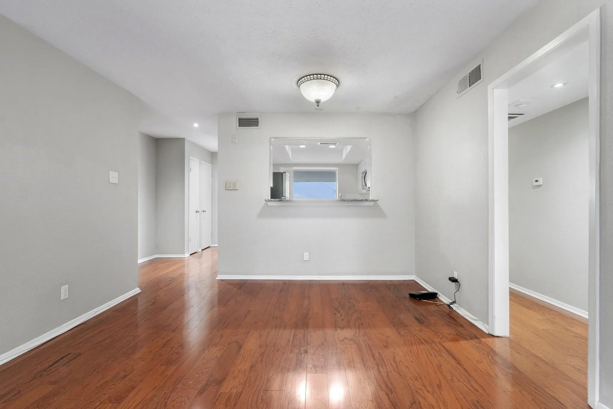 Condominium For Rent in Dallas County , 4533 N O Connor Road 2208, Irving, Texas 75062, 3 Bedroom, 3 Bathroom, Garage spaces, 1,438 Sqft, built in 1975, mls#21268370, Real Estate Agent in Irving, Homes For Rent in Dallas county, Homes For Rent in Irving, Realtor in Irving Texas, Real Estate Brokerage Independent Realty Texas, Luminita Cordes Realtor