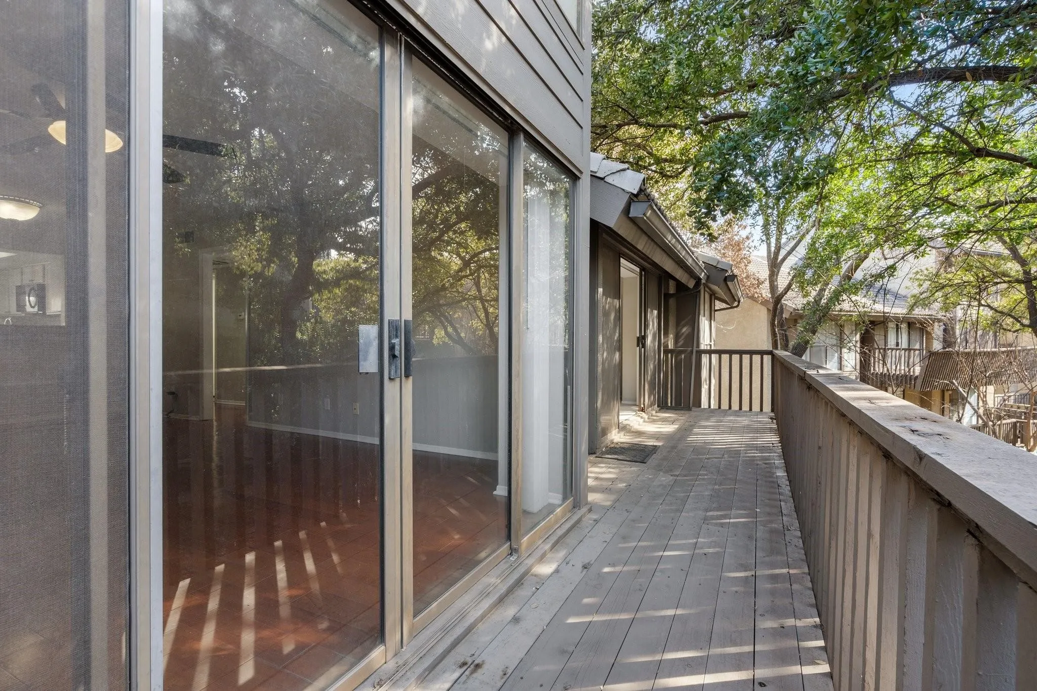 Condominium For Rent in Dallas County , 4533 N O Connor Road 2208, Irving, Texas 75062, 3 Bedroom, 3 Bathroom, Garage spaces, 1,438 Sqft, built in 1975, mls#21268370, Real Estate Agent in Irving, Homes For Rent in Dallas county, Homes For Rent in Irving, Realtor in Irving Texas, Real Estate Brokerage Independent Realty Texas, Luminita Cordes Realtor