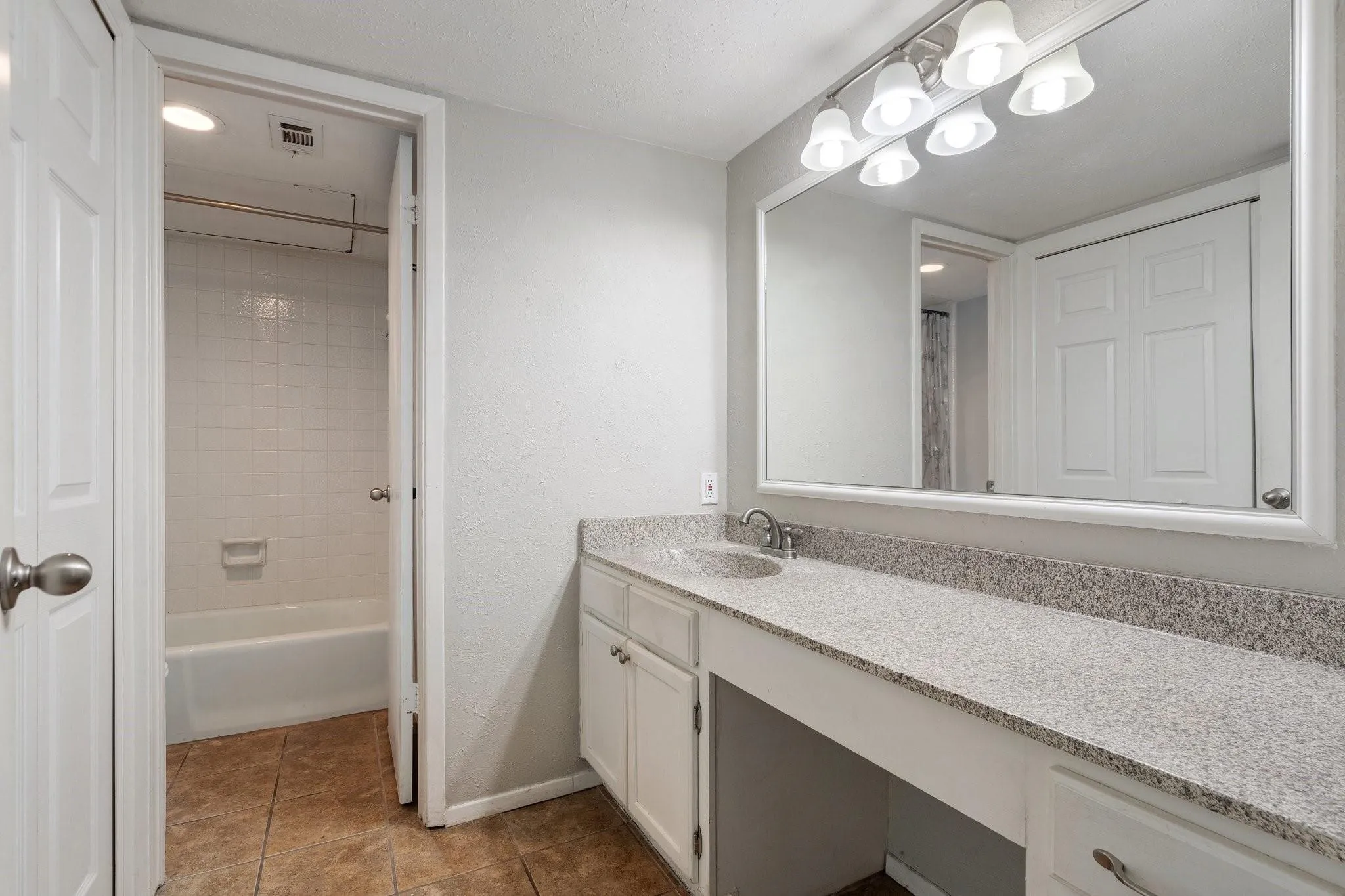 Condominium For Rent in Dallas County , 4533 N O Connor Road 2208, Irving, Texas 75062, 3 Bedroom, 3 Bathroom, Garage spaces, 1,438 Sqft, built in 1975, mls#21268370, Real Estate Agent in Irving, Homes For Rent in Dallas county, Homes For Rent in Irving, Realtor in Irving Texas, Real Estate Brokerage Independent Realty Texas, Luminita Cordes Realtor