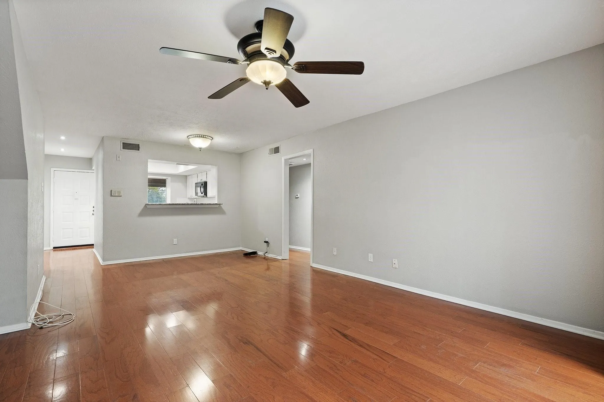 Condominium For Rent in Dallas County , 4533 N O Connor Road 2208, Irving, Texas 75062, 3 Bedroom, 3 Bathroom, Garage spaces, 1,438 Sqft, built in 1975, mls#21268370, Real Estate Agent in Irving, Homes For Rent in Dallas county, Homes For Rent in Irving, Realtor in Irving Texas, Real Estate Brokerage Independent Realty Texas, Luminita Cordes Realtor