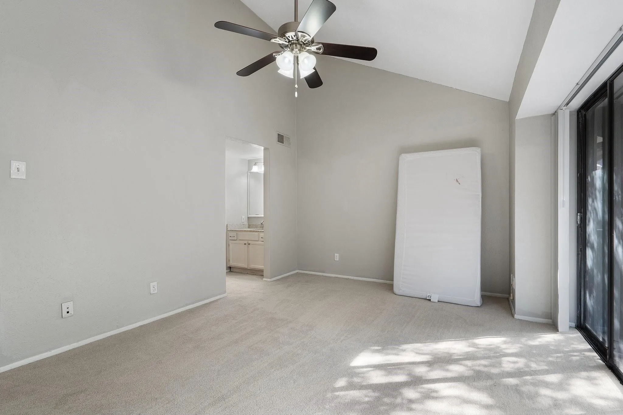 Condominium For Rent in Dallas County , 4533 N O Connor Road 2208, Irving, Texas 75062, 3 Bedroom, 3 Bathroom, Garage spaces, 1,438 Sqft, built in 1975, mls#21268370, Real Estate Agent in Irving, Homes For Rent in Dallas county, Homes For Rent in Irving, Realtor in Irving Texas, Real Estate Brokerage Independent Realty Texas, Luminita Cordes Realtor