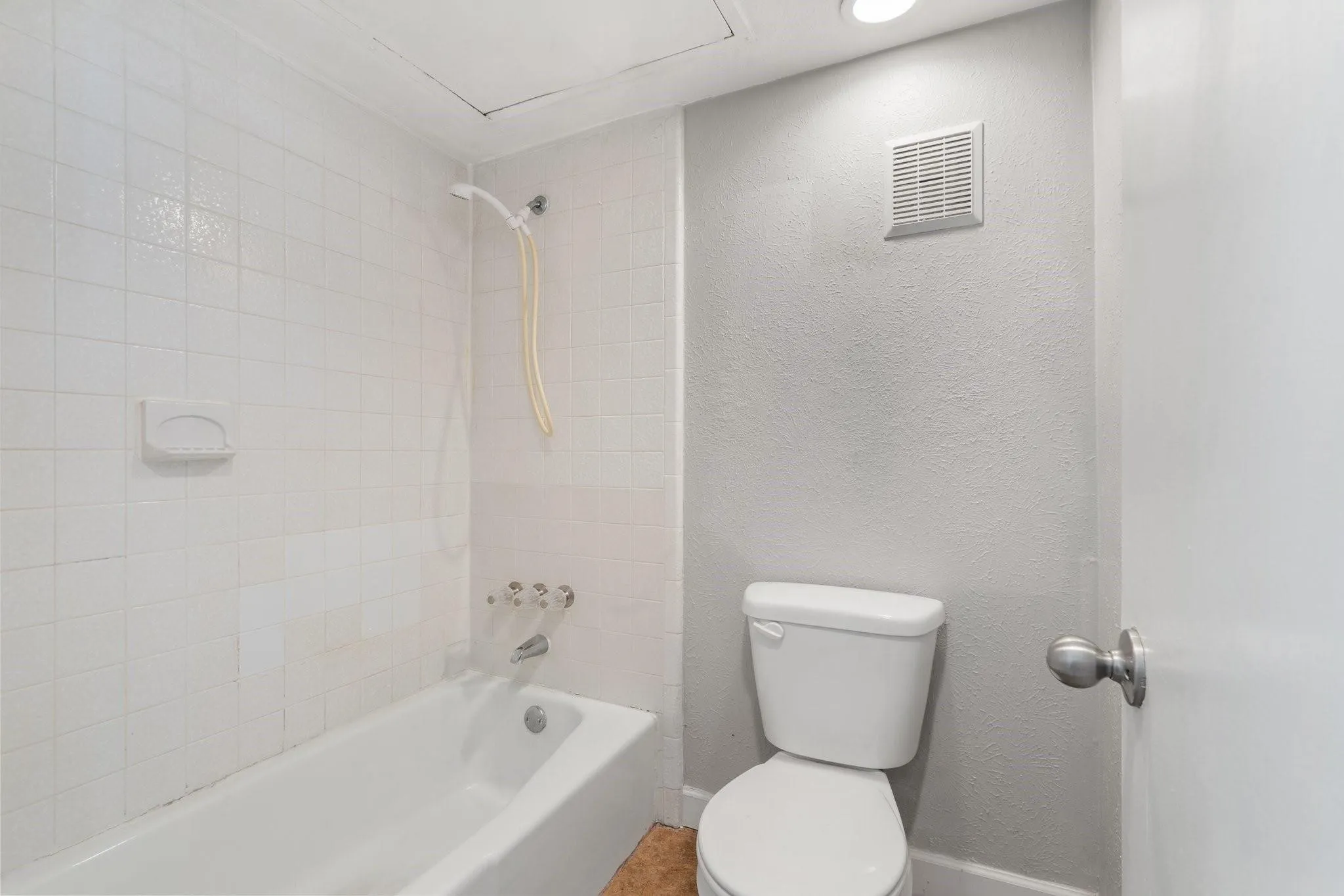 Condominium For Rent in Dallas County , 4533 N O Connor Road 2208, Irving, Texas 75062, 3 Bedroom, 3 Bathroom, Garage spaces, 1,438 Sqft, built in 1975, mls#21268370, Real Estate Agent in Irving, Homes For Rent in Dallas county, Homes For Rent in Irving, Realtor in Irving Texas, Real Estate Brokerage Independent Realty Texas, Luminita Cordes Realtor