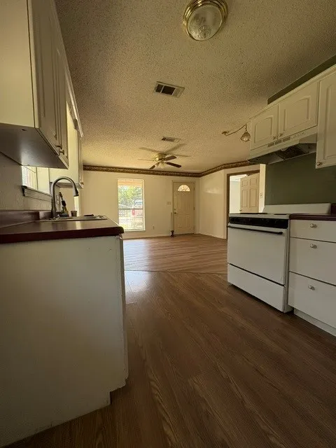 Duplex For Rent in Delta County , 701 SW 1st Street, Cooper, Texas 75432, 2 Bedroom, 1 Bathroom, 1 Garage spaces, 858 Sqft, built in 2004, mls#21270349, Real Estate Agent in Cooper, Homes For Rent in Delta county, Homes For Rent in Cooper, Realtor in Cooper Texas, Real Estate Brokerage Independent Realty Texas, Luminita Cordes Realtor