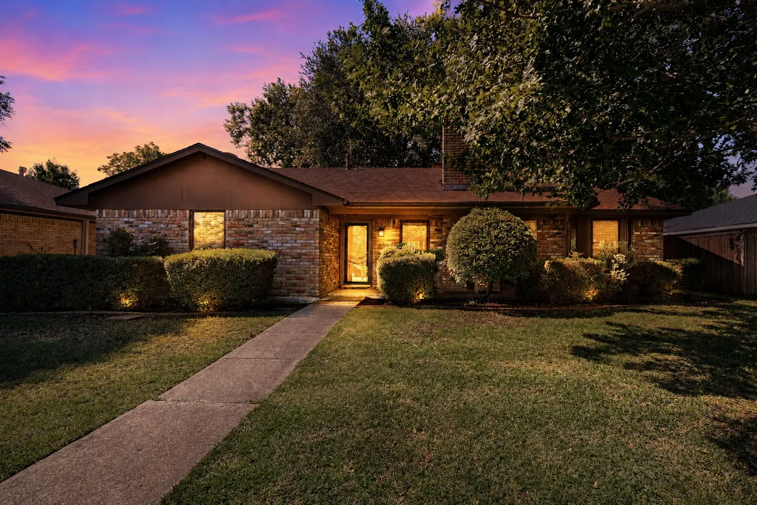 Single Family Residence For Sale in Dallas County , 614 Brookfield Drive, Garland, Texas 75040, 4 Bedroom, 3 Bathroom, 2 Garage spaces, 2,188 Sqft, built in 1974, mls#21269037, Real Estate Agent in Garland, Homes For Sale in Dallas county, Homes For Sale in Garland, Realtor in Garland Texas, Real Estate Brokerage Independent Realty Texas, Luminita Cordes Realtor