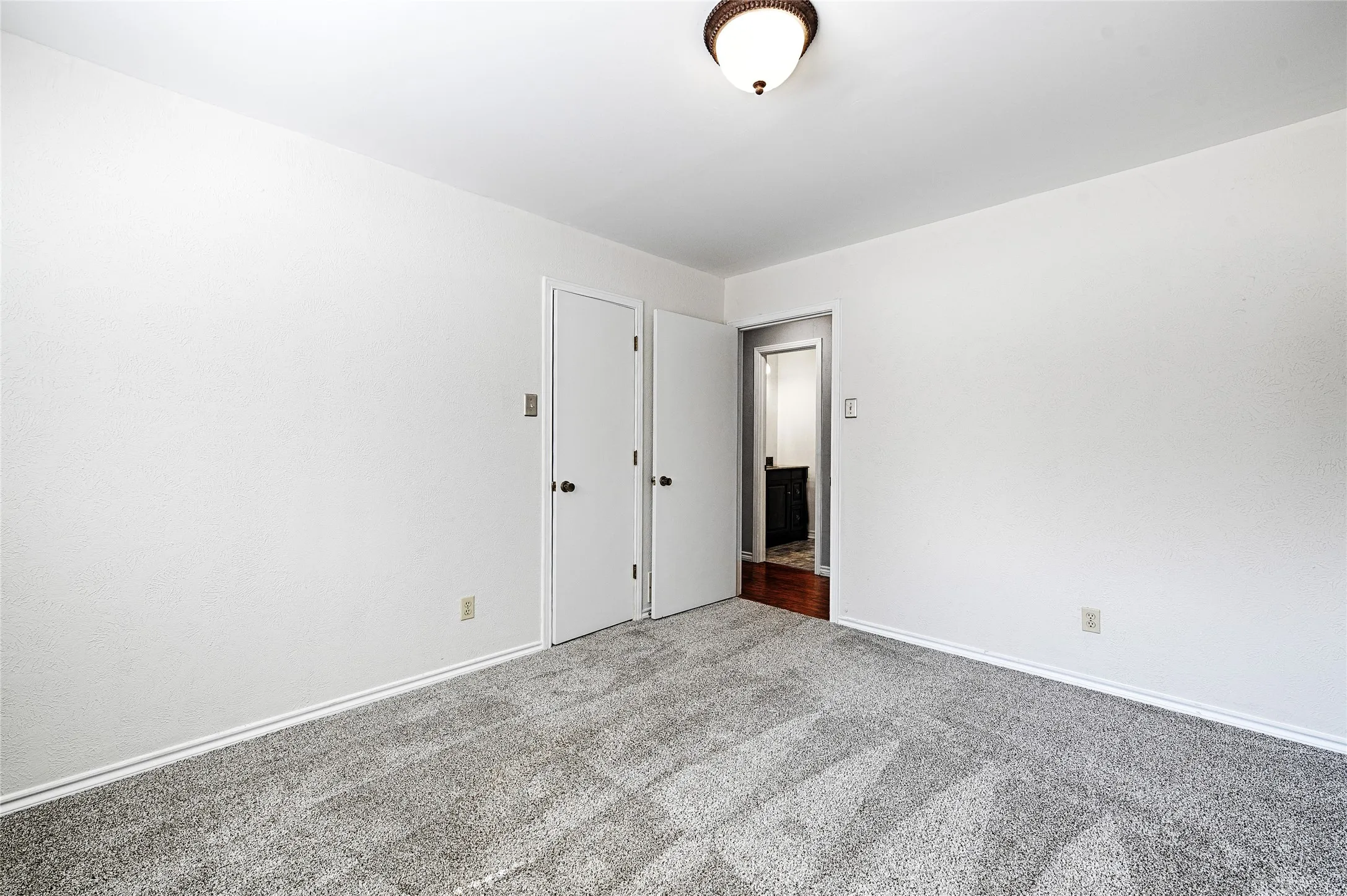 Single Family Residence For Sale in Dallas County , 614 Brookfield Drive, Garland, Texas 75040, 4 Bedroom, 3 Bathroom, 2 Garage spaces, 2,188 Sqft, built in 1974, mls#21269037, Real Estate Agent in Garland, Homes For Sale in Dallas county, Homes For Sale in Garland, Realtor in Garland Texas, Real Estate Brokerage Independent Realty Texas, Luminita Cordes Realtor