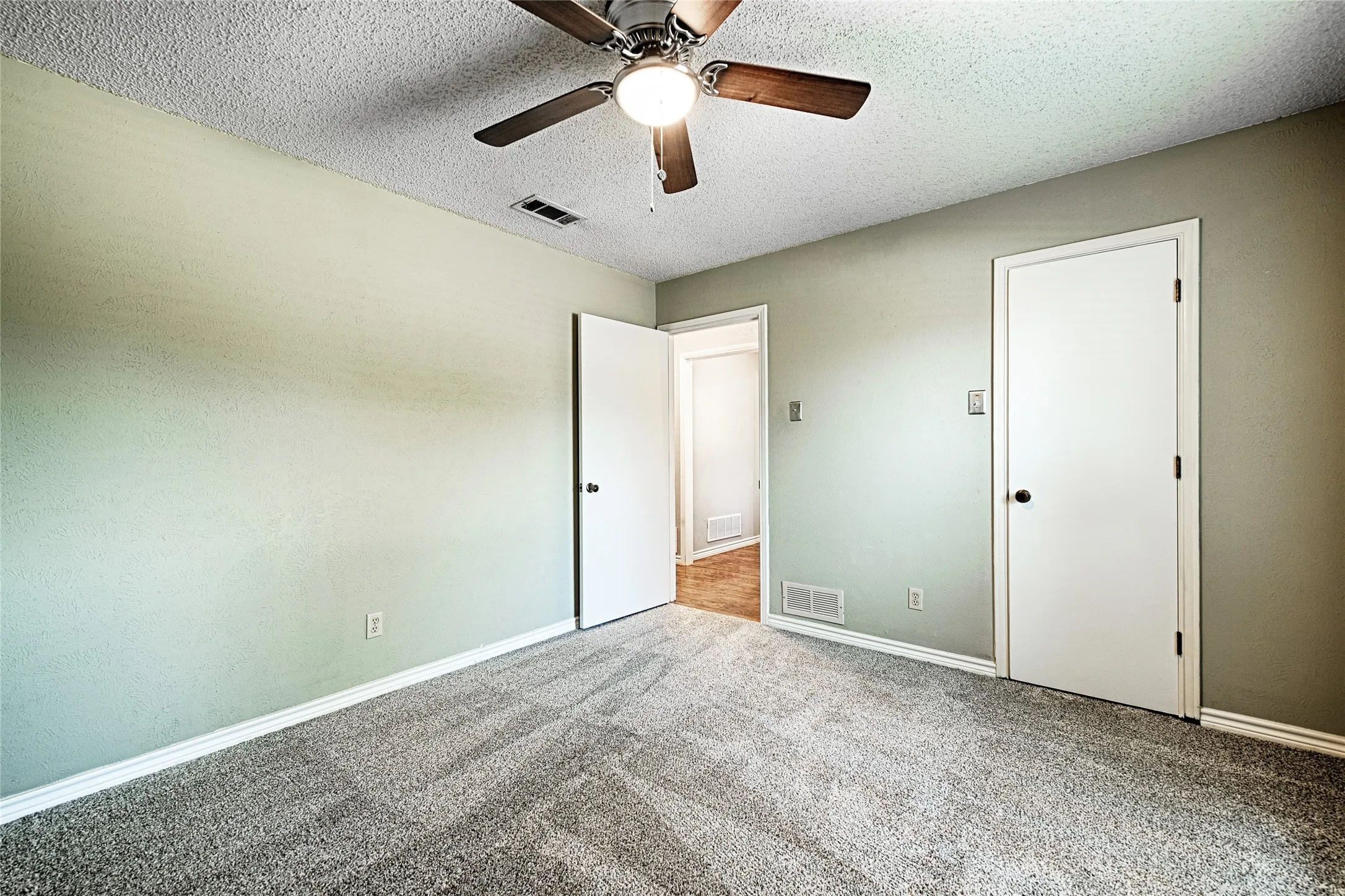 Single Family Residence For Sale in Dallas County , 614 Brookfield Drive, Garland, Texas 75040, 4 Bedroom, 3 Bathroom, 2 Garage spaces, 2,188 Sqft, built in 1974, mls#21269037, Real Estate Agent in Garland, Homes For Sale in Dallas county, Homes For Sale in Garland, Realtor in Garland Texas, Real Estate Brokerage Independent Realty Texas, Luminita Cordes Realtor