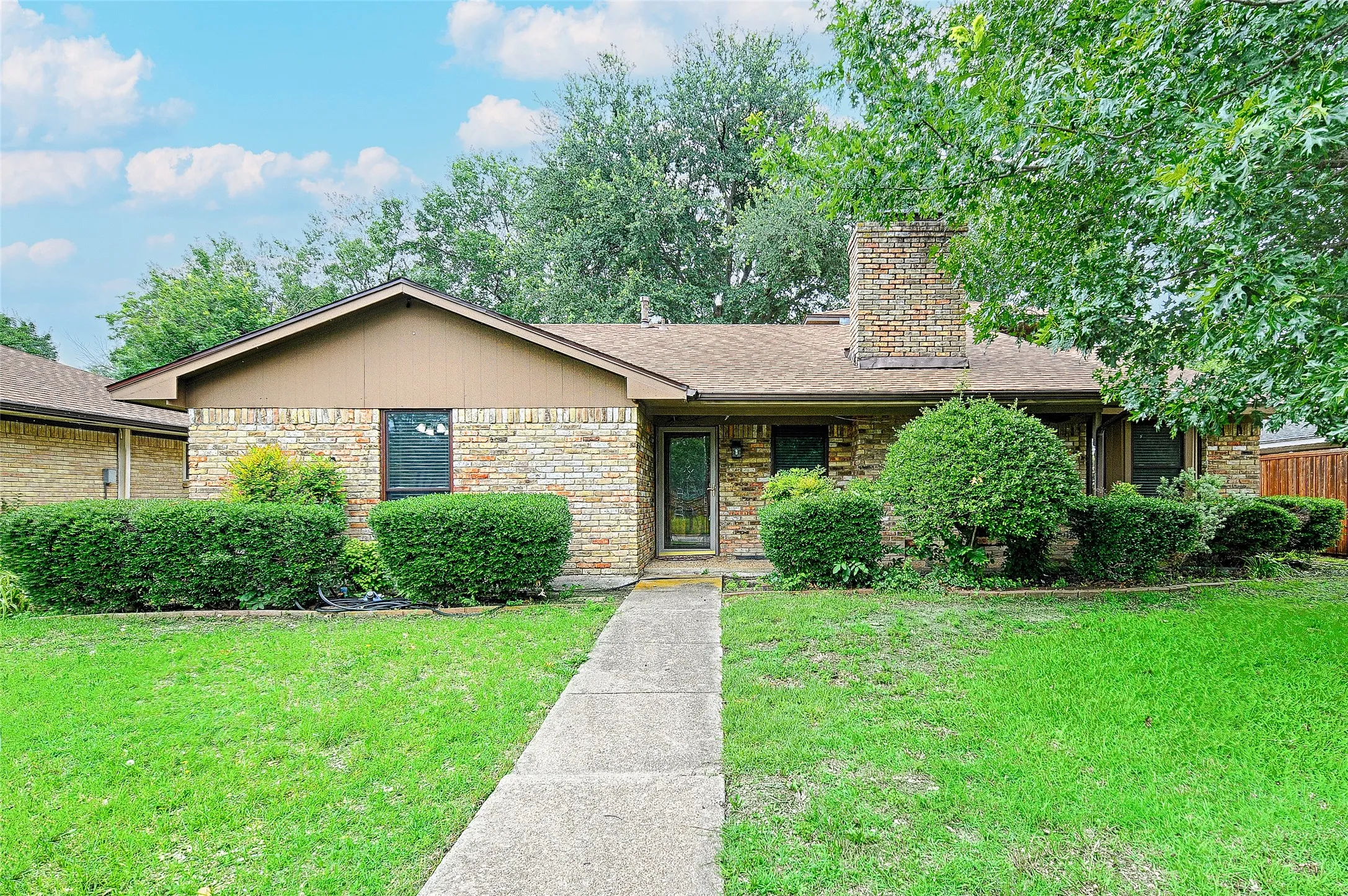 Single Family Residence For Sale in Dallas County , 614 Brookfield Drive, Garland, Texas 75040, 4 Bedroom, 3 Bathroom, 2 Garage spaces, 2,188 Sqft, built in 1974, mls#21269037, Real Estate Agent in Garland, Homes For Sale in Dallas county, Homes For Sale in Garland, Realtor in Garland Texas, Real Estate Brokerage Independent Realty Texas, Luminita Cordes Realtor