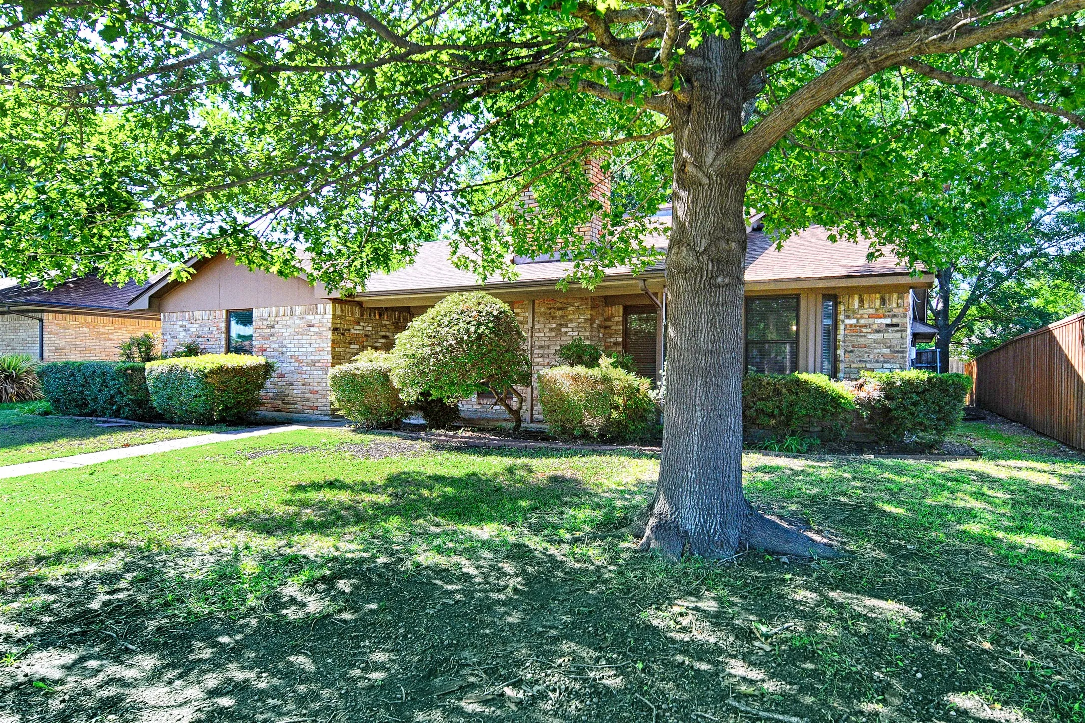 Single Family Residence For Sale in Dallas County , 614 Brookfield Drive, Garland, Texas 75040, 4 Bedroom, 3 Bathroom, 2 Garage spaces, 2,188 Sqft, built in 1974, mls#21269037, Real Estate Agent in Garland, Homes For Sale in Dallas county, Homes For Sale in Garland, Realtor in Garland Texas, Real Estate Brokerage Independent Realty Texas, Luminita Cordes Realtor