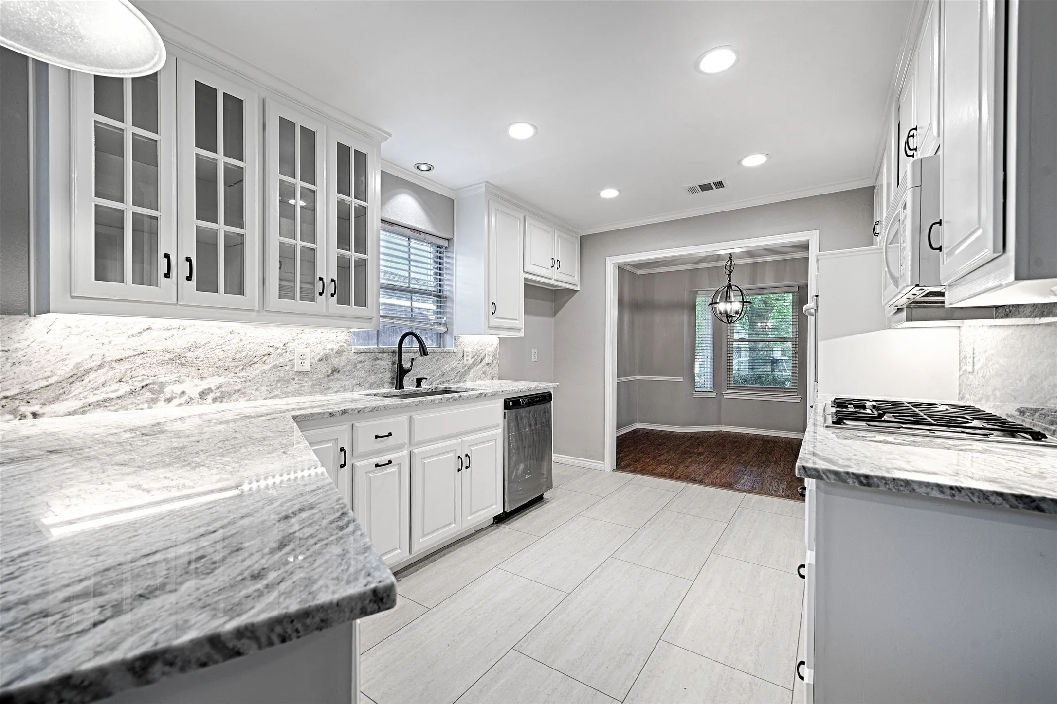 Single Family Residence For Sale in Dallas County , 614 Brookfield Drive, Garland, Texas 75040, 4 Bedroom, 3 Bathroom, 2 Garage spaces, 2,188 Sqft, built in 1974, mls#21269037, Real Estate Agent in Garland, Homes For Sale in Dallas county, Homes For Sale in Garland, Realtor in Garland Texas, Real Estate Brokerage Independent Realty Texas, Luminita Cordes Realtor