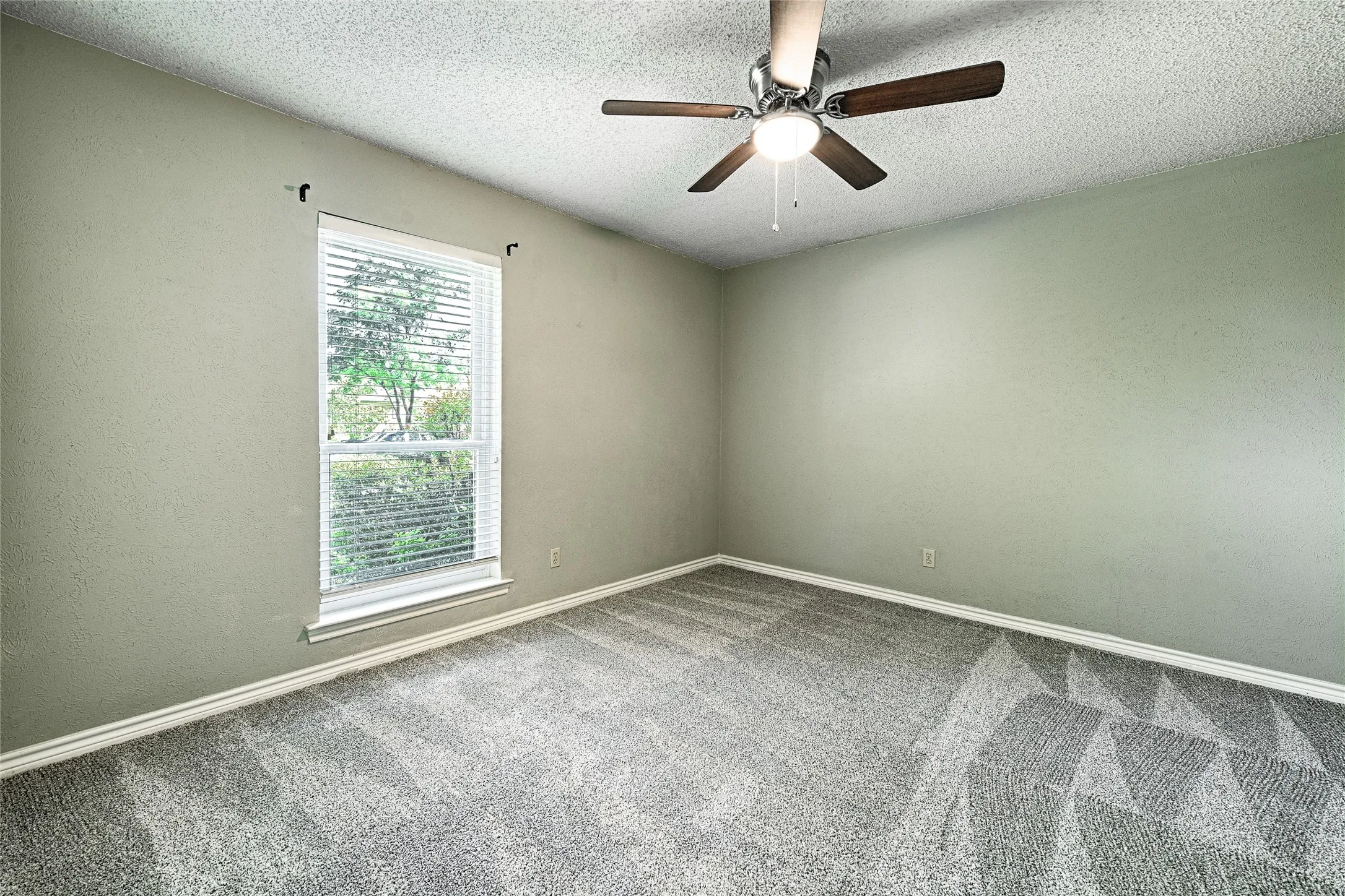 Single Family Residence For Sale in Dallas County , 614 Brookfield Drive, Garland, Texas 75040, 4 Bedroom, 3 Bathroom, 2 Garage spaces, 2,188 Sqft, built in 1974, mls#21269037, Real Estate Agent in Garland, Homes For Sale in Dallas county, Homes For Sale in Garland, Realtor in Garland Texas, Real Estate Brokerage Independent Realty Texas, Luminita Cordes Realtor