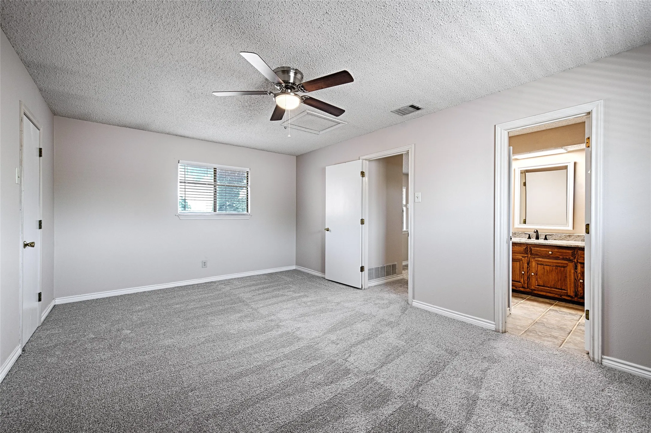 Single Family Residence For Sale in Dallas County , 614 Brookfield Drive, Garland, Texas 75040, 4 Bedroom, 3 Bathroom, 2 Garage spaces, 2,188 Sqft, built in 1974, mls#21269037, Real Estate Agent in Garland, Homes For Sale in Dallas county, Homes For Sale in Garland, Realtor in Garland Texas, Real Estate Brokerage Independent Realty Texas, Luminita Cordes Realtor