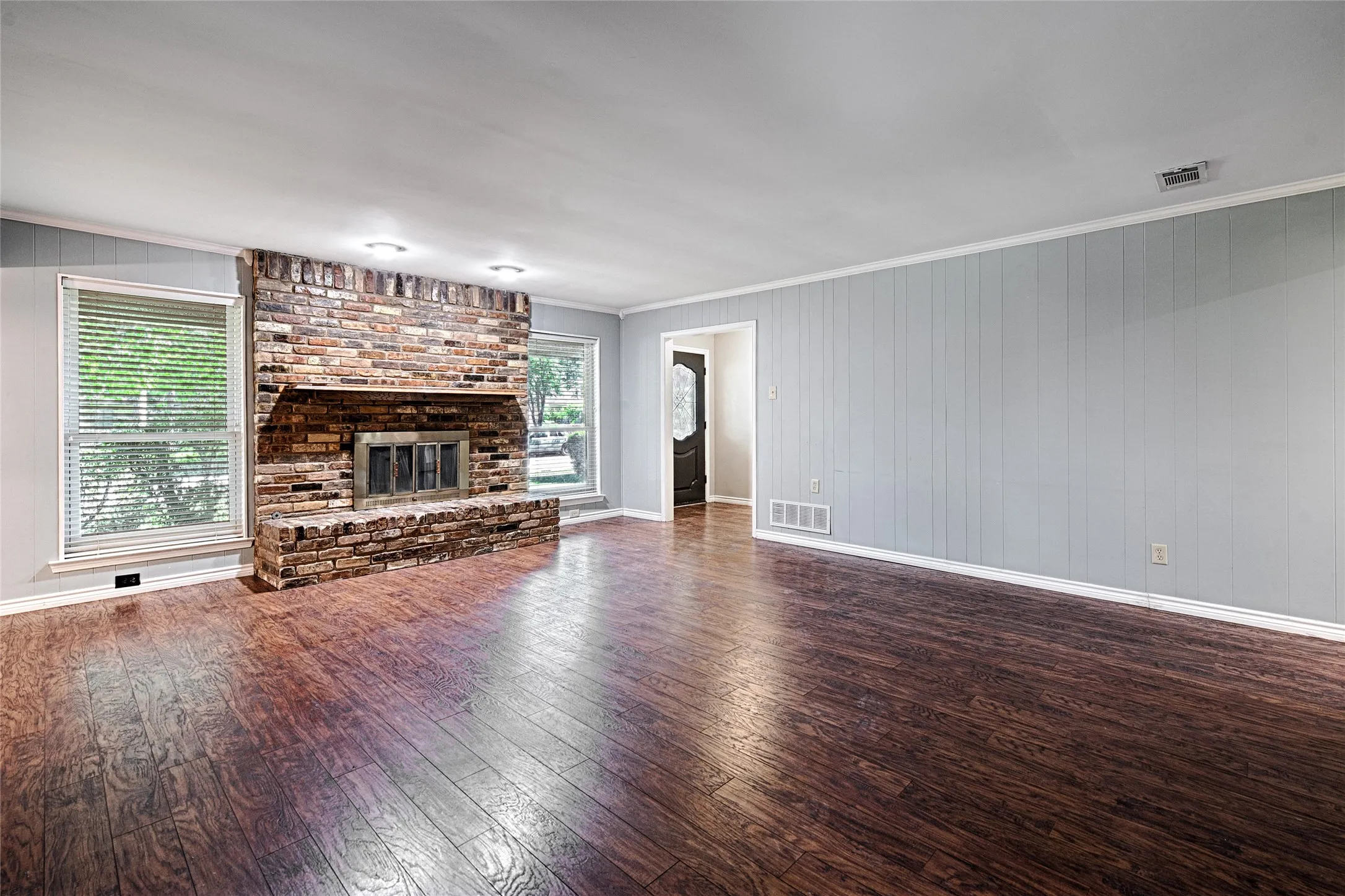 Single Family Residence For Sale in Dallas County , 614 Brookfield Drive, Garland, Texas 75040, 4 Bedroom, 3 Bathroom, 2 Garage spaces, 2,188 Sqft, built in 1974, mls#21269037, Real Estate Agent in Garland, Homes For Sale in Dallas county, Homes For Sale in Garland, Realtor in Garland Texas, Real Estate Brokerage Independent Realty Texas, Luminita Cordes Realtor