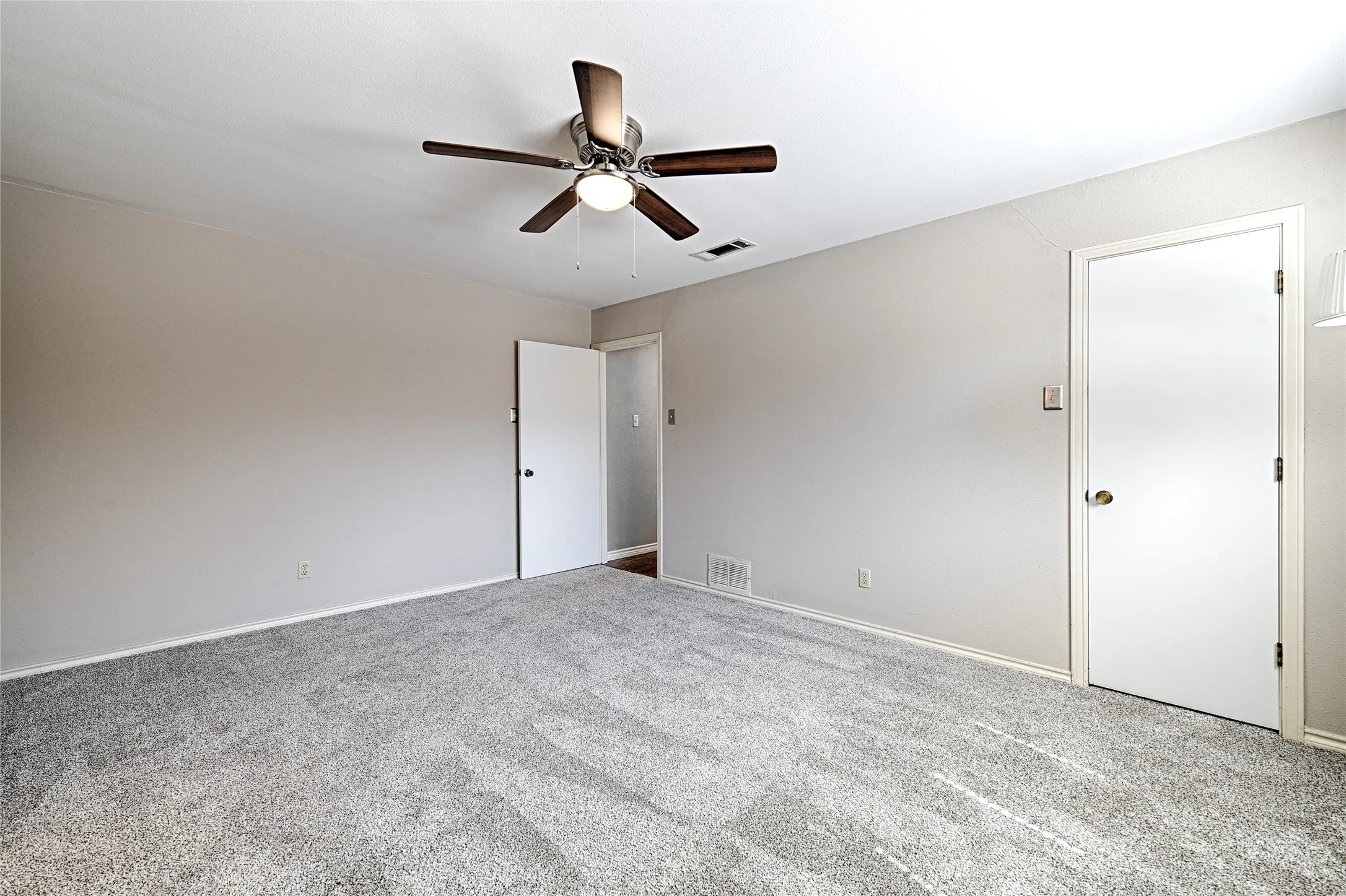 Single Family Residence For Sale in Dallas County , 614 Brookfield Drive, Garland, Texas 75040, 4 Bedroom, 3 Bathroom, 2 Garage spaces, 2,188 Sqft, built in 1974, mls#21269037, Real Estate Agent in Garland, Homes For Sale in Dallas county, Homes For Sale in Garland, Realtor in Garland Texas, Real Estate Brokerage Independent Realty Texas, Luminita Cordes Realtor