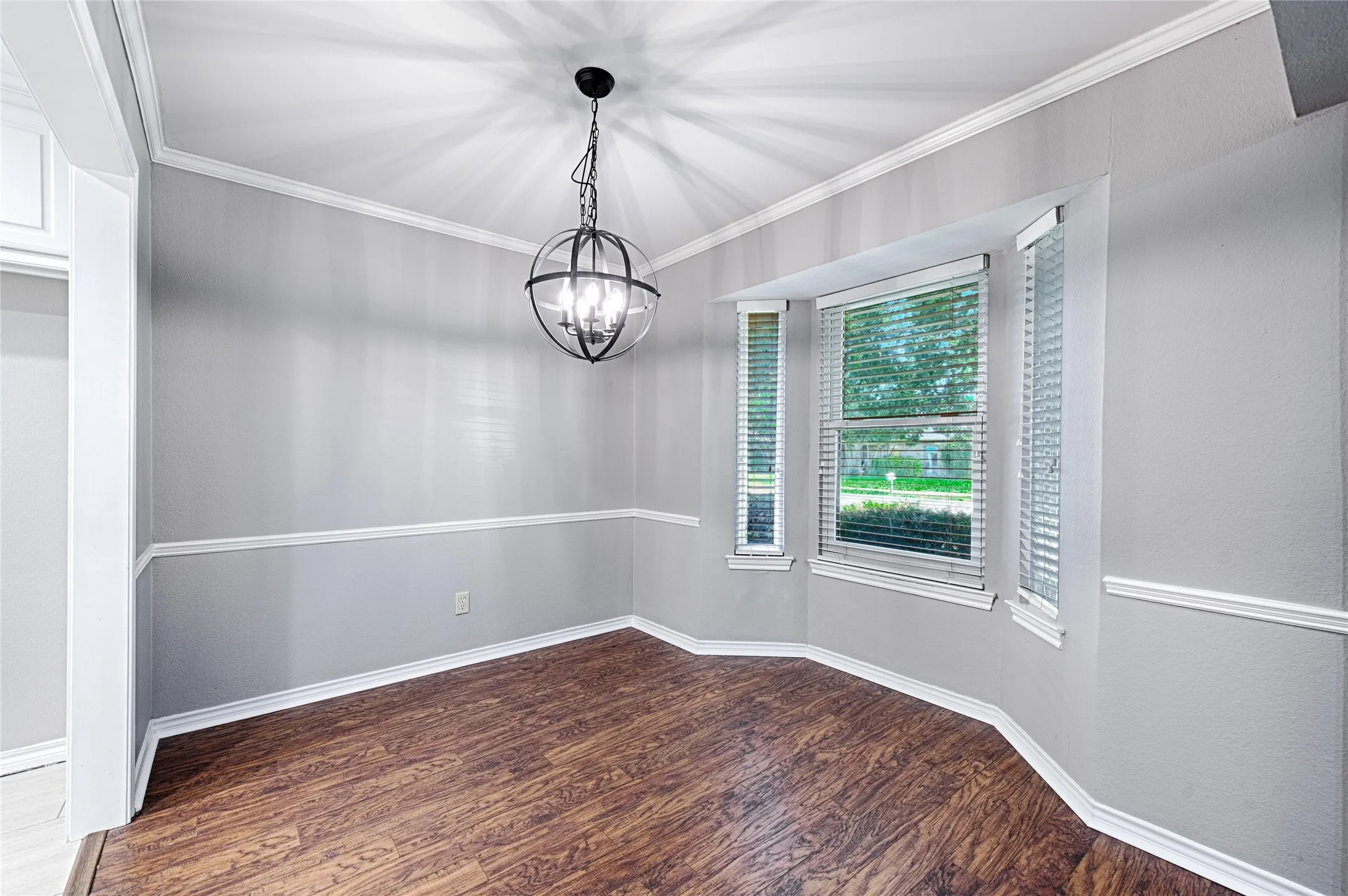 Single Family Residence For Sale in Dallas County , 614 Brookfield Drive, Garland, Texas 75040, 4 Bedroom, 3 Bathroom, 2 Garage spaces, 2,188 Sqft, built in 1974, mls#21269037, Real Estate Agent in Garland, Homes For Sale in Dallas county, Homes For Sale in Garland, Realtor in Garland Texas, Real Estate Brokerage Independent Realty Texas, Luminita Cordes Realtor